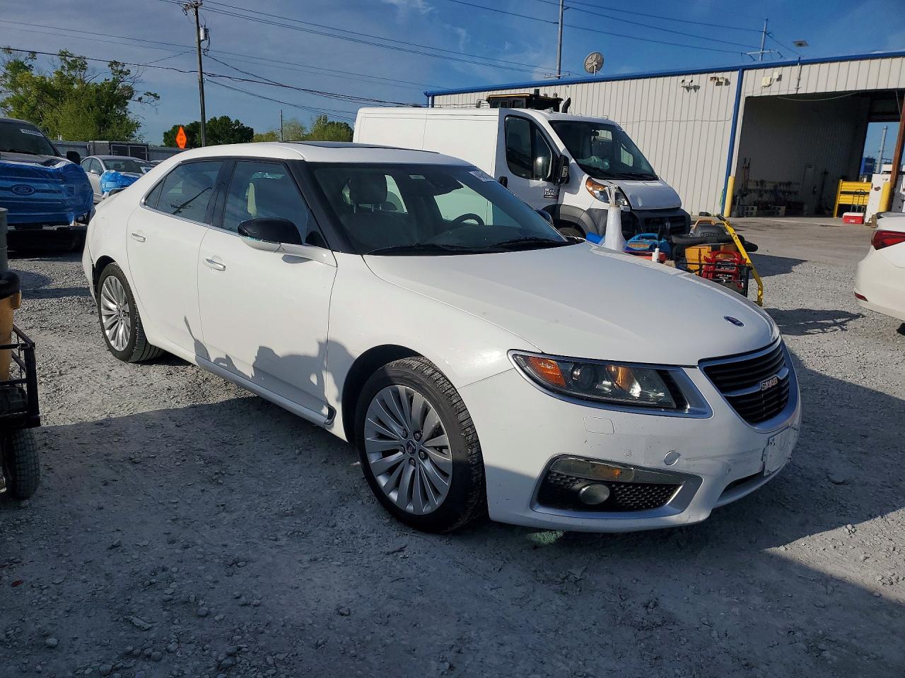 2010 Saab 9-5 Aero White vin: YS3GR4BJ4A4002449