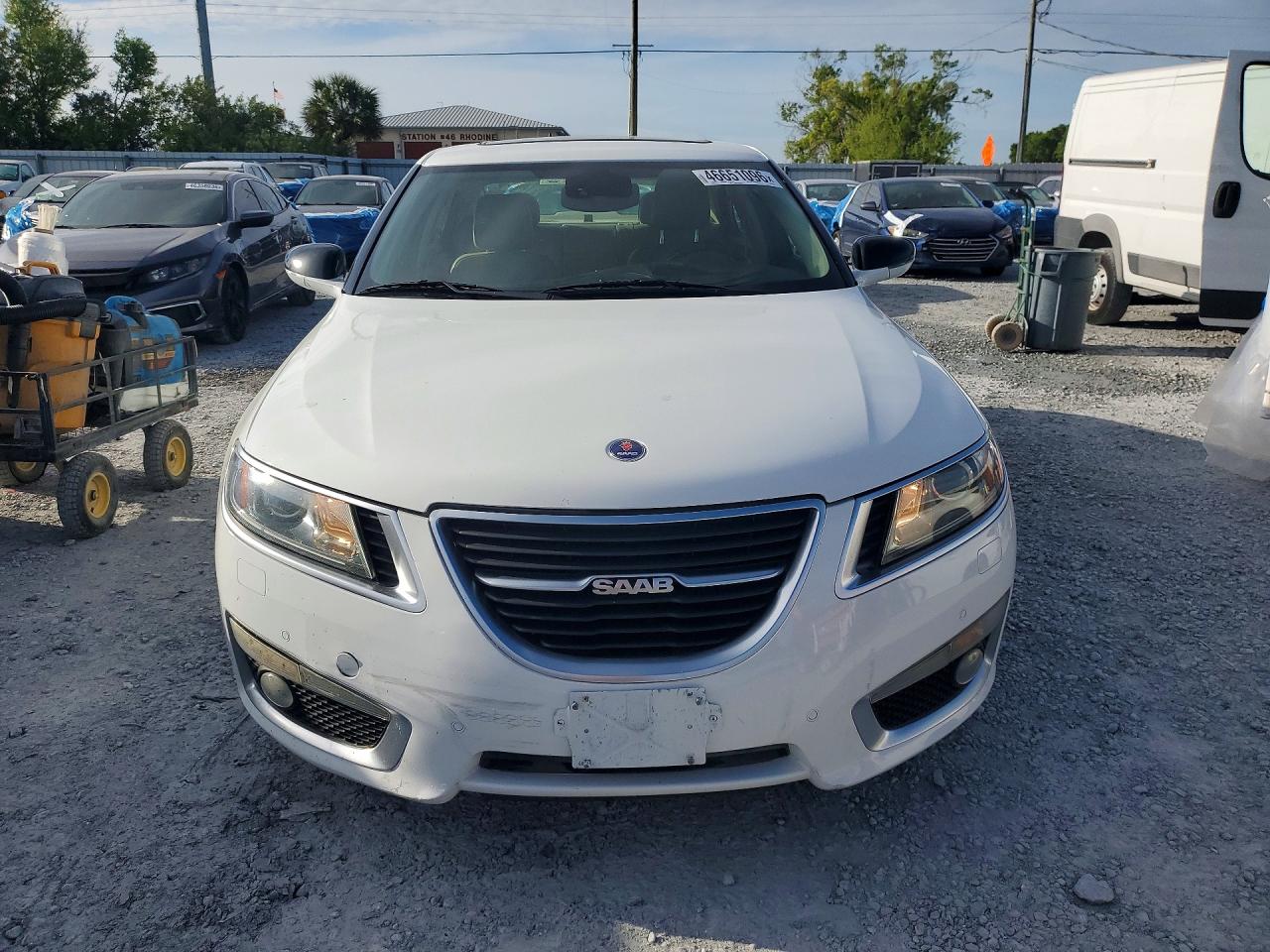 2010 Saab 9-5 Aero White vin: YS3GR4BJ4A4002449