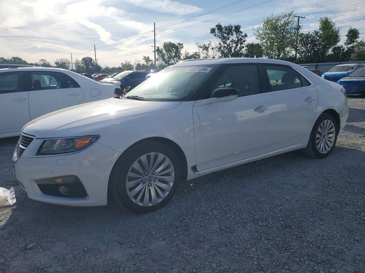 2010 Saab 9-5 Aero White vin: YS3GR4BJ4A4002449