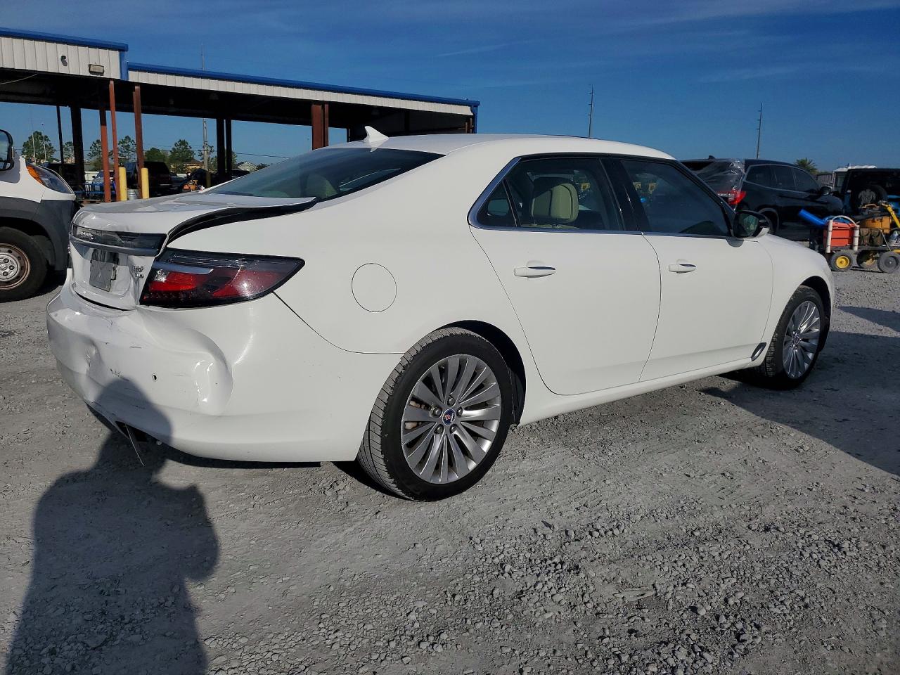 2010 Saab 9-5 Aero White vin: YS3GR4BJ4A4002449