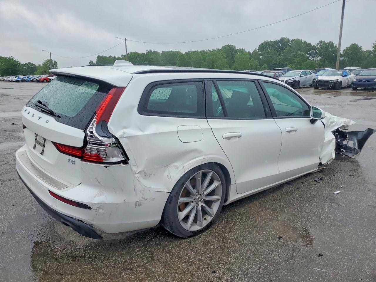 2020 Volvo V60 T5 Momentum White vin: YV1102EK9L2367511