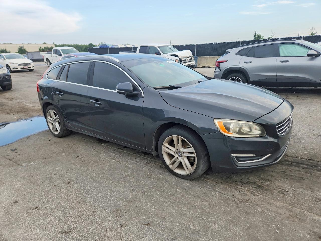 2015 Volvo V60 Premier Gray vin: YV126MEB2F1199574