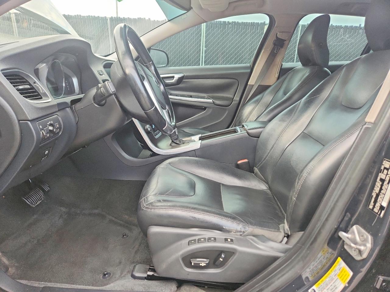 2015 Volvo V60 Premier Gray vin: YV126MEB2F1199574