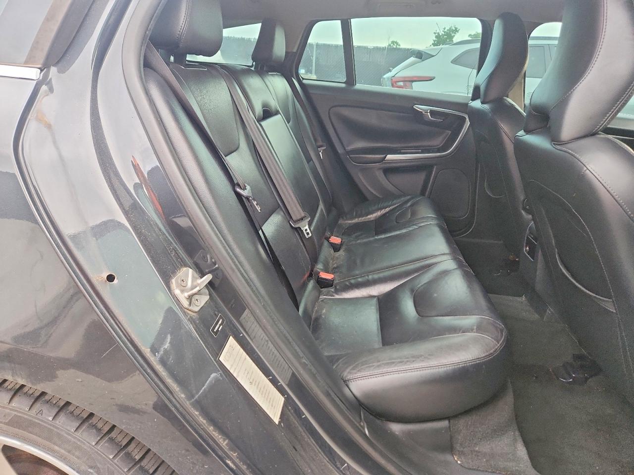 2015 Volvo V60 Premier Gray vin: YV126MEB2F1199574
