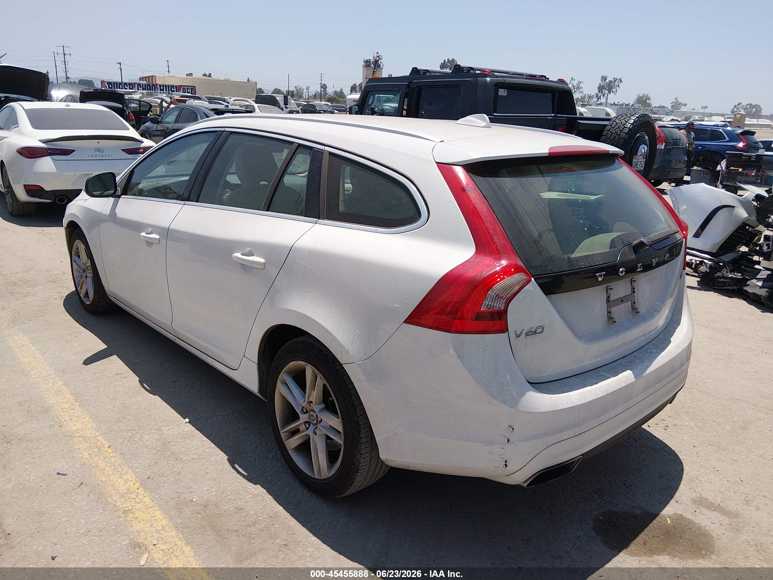 2015 Volvo V60 T5 Premier White vin: YV126MEB3F1207889