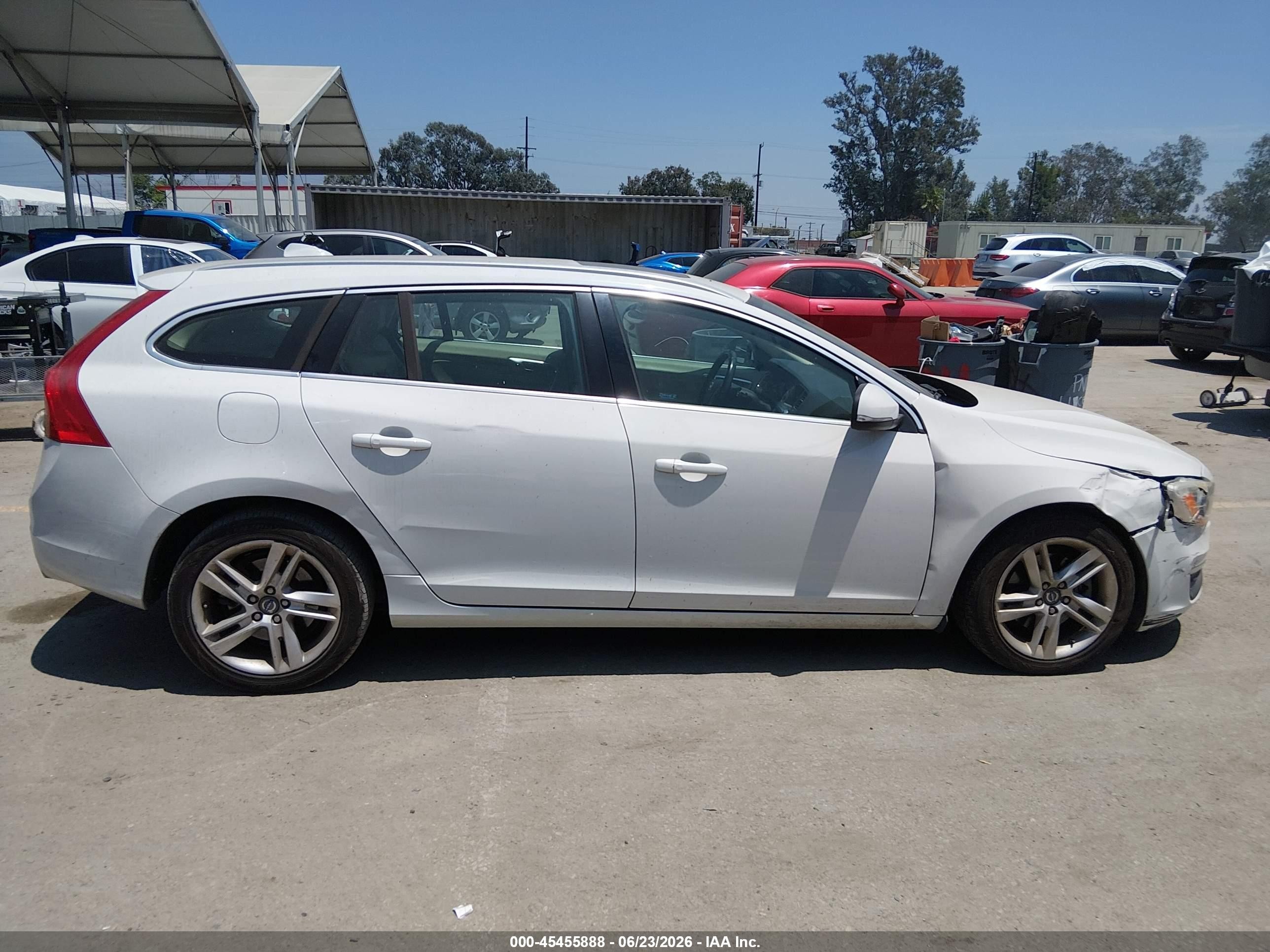 2015 Volvo V60 T5 Premier White vin: YV126MEB3F1207889