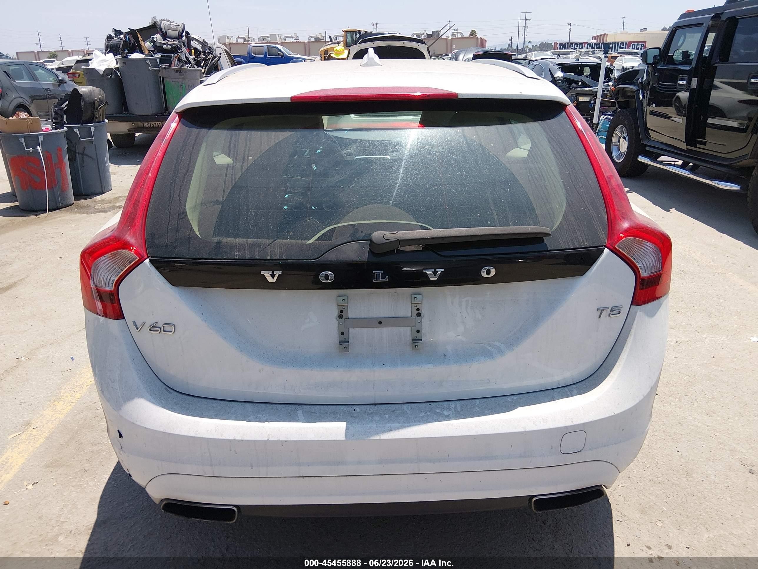 2015 Volvo V60 T5 Premier White vin: YV126MEB3F1207889