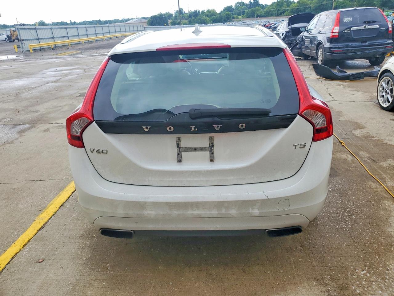 2015 Volvo V60 T5 White vin: YV126MEB3F1208122