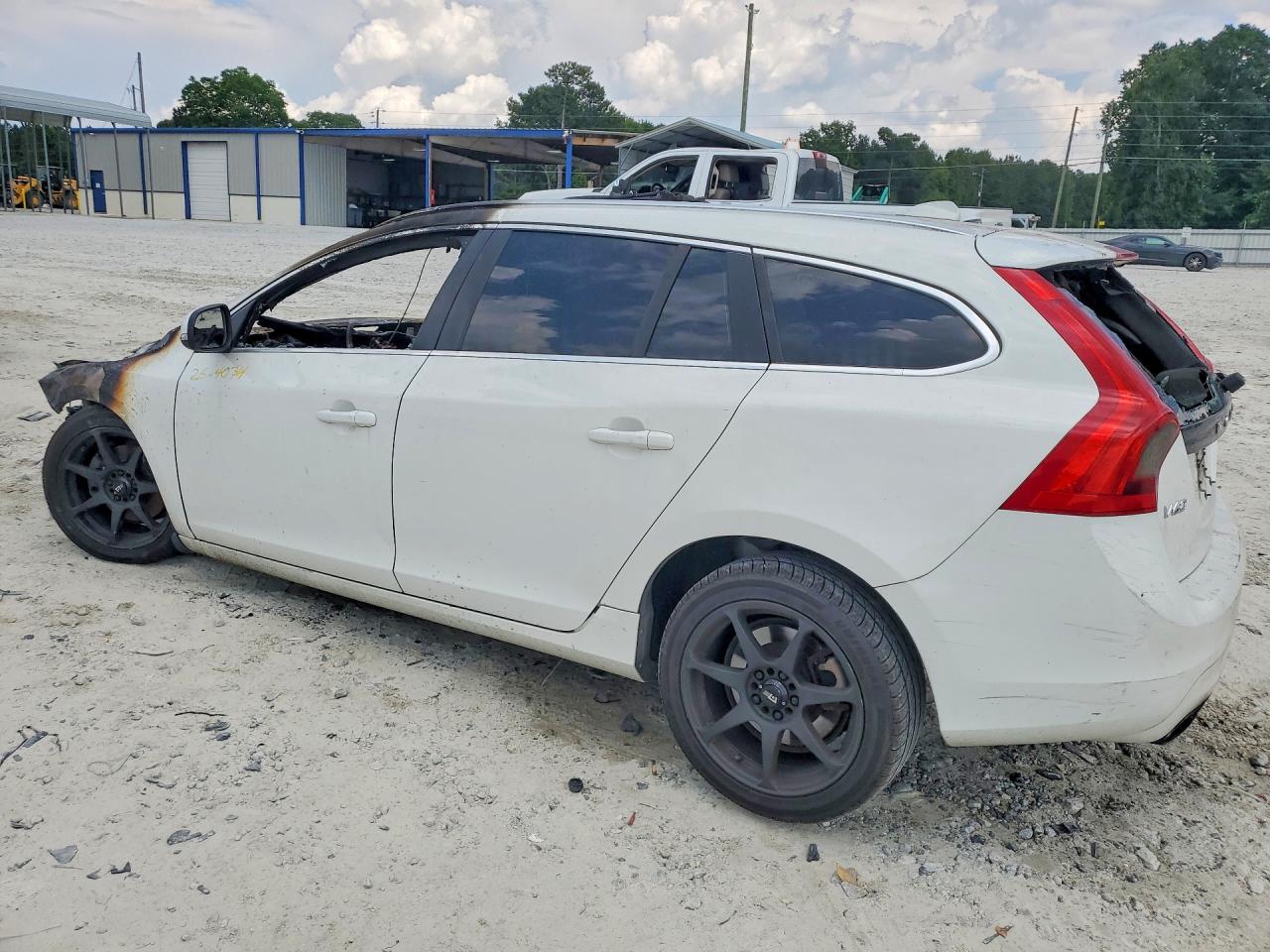 2015 Volvo V60 Premier White vin: YV126MEB7F1200752