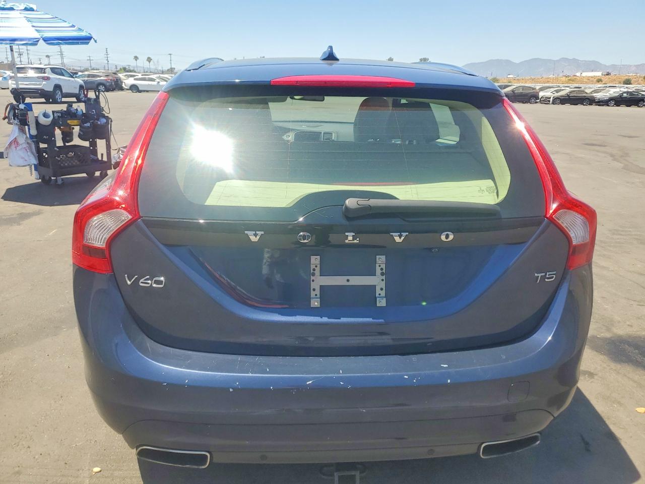 2015 Volvo V60 Platinum Blue vin: YV126MED8F1192212