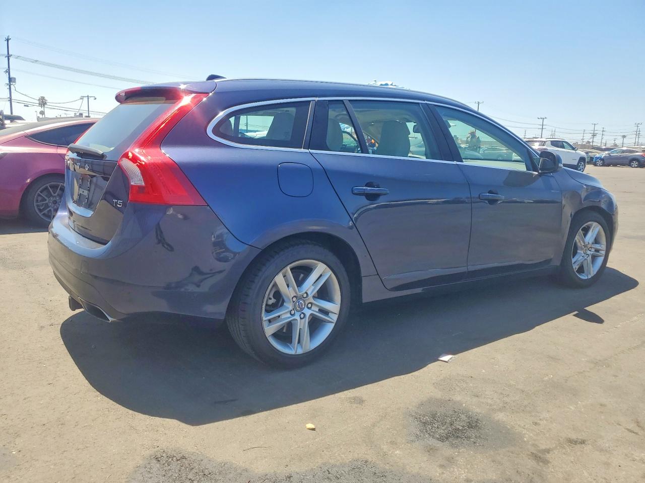 2015 Volvo V60 Platinum Blue vin: YV126MED8F1192212