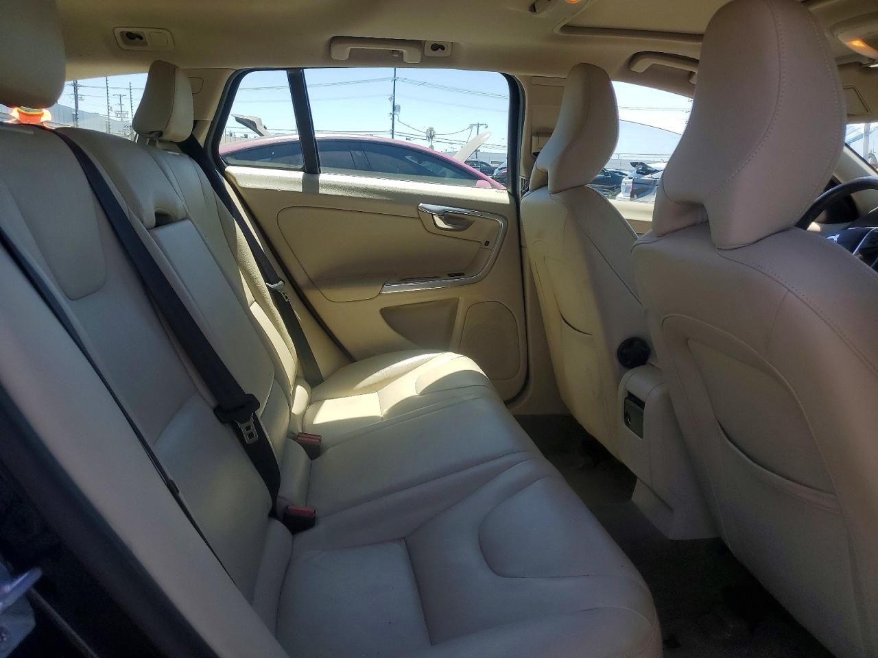 2015 Volvo V60 Platinum Blue vin: YV126MED8F1192212