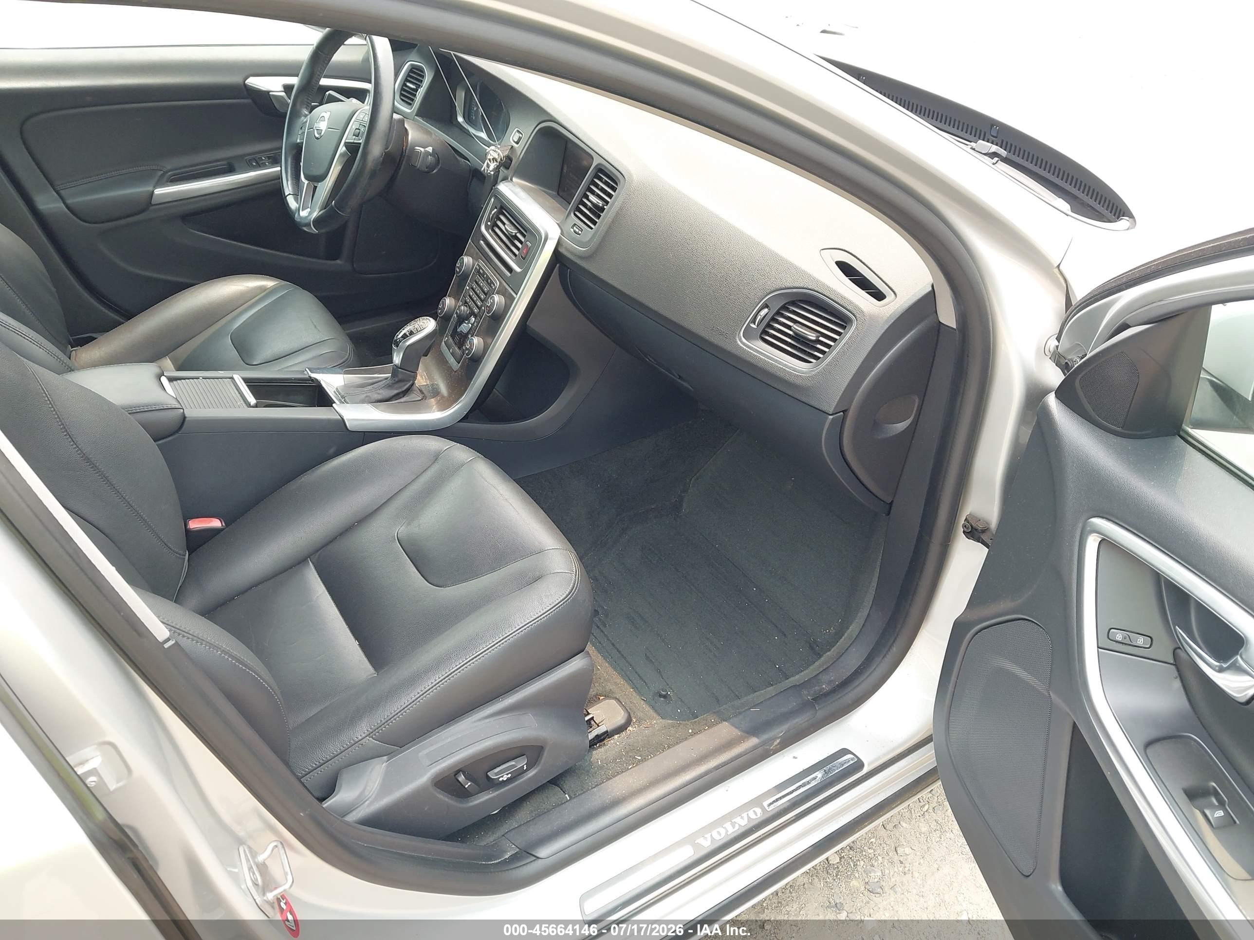 2015 Volvo S60 T5 Premier Silver vin: YV126MFB4F1305070