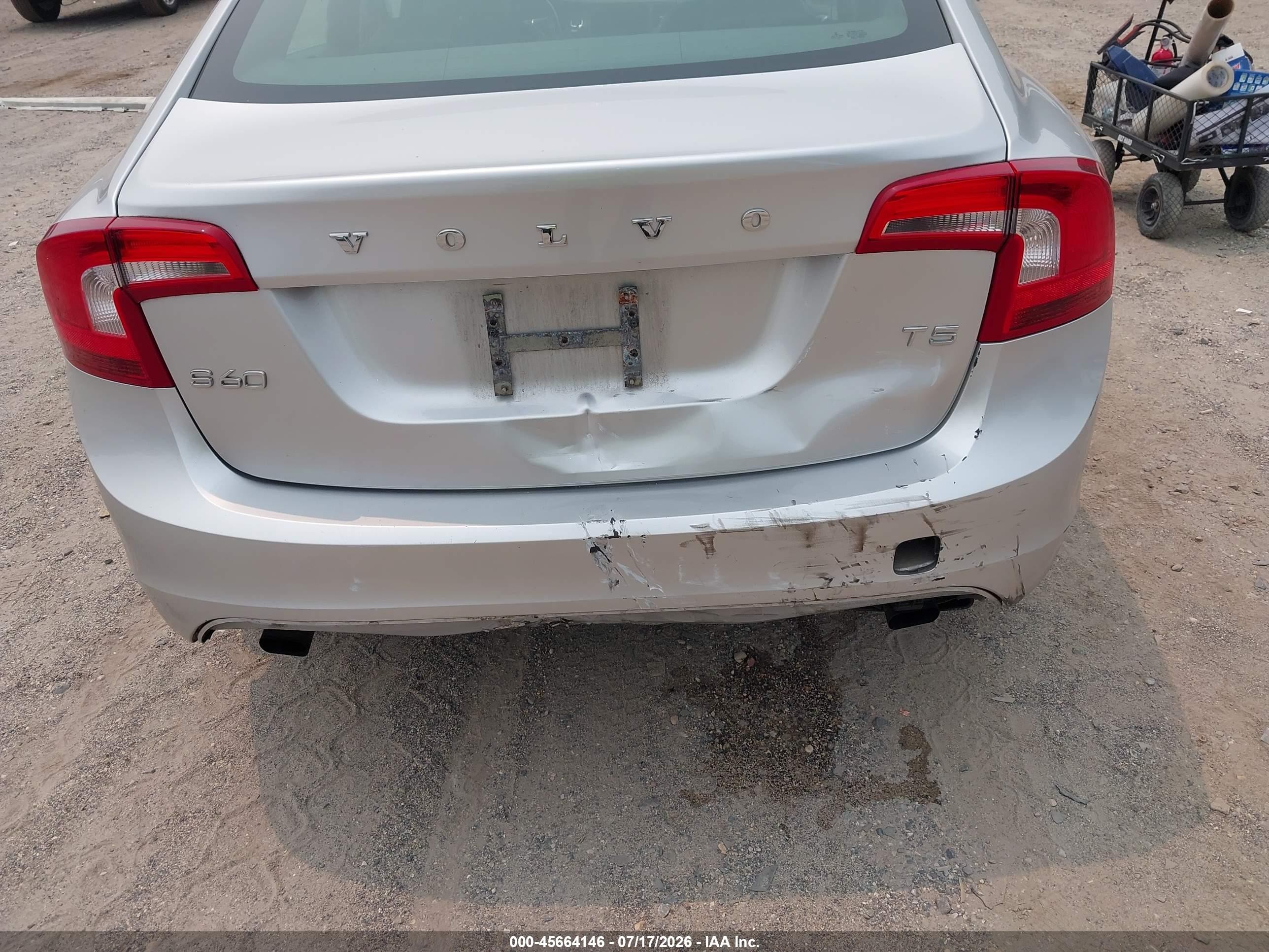 2015 Volvo S60 T5 Premier Silver vin: YV126MFB4F1305070