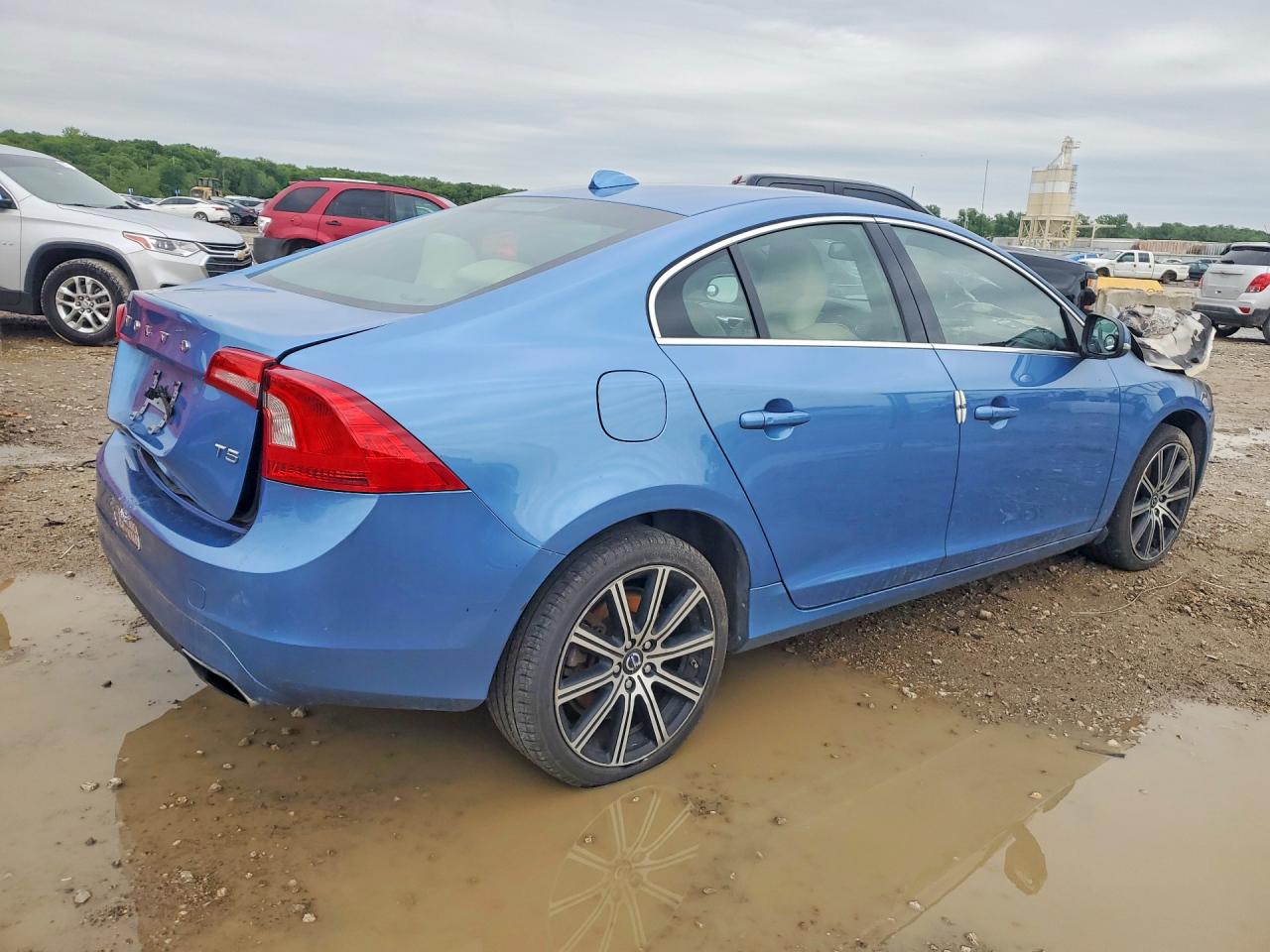 2015 Volvo S60 Premier Blue vin: YV126MFB5F1299831