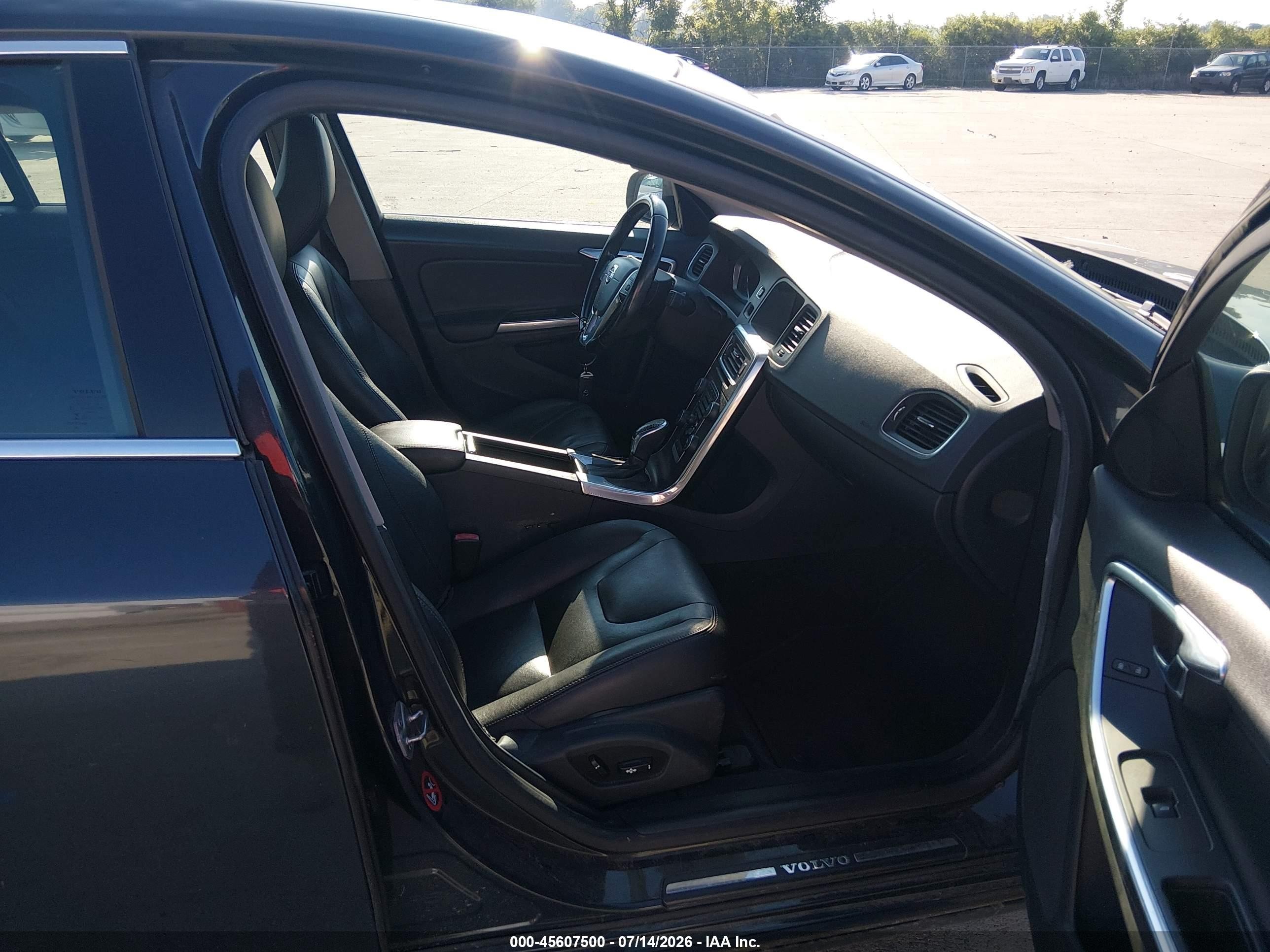 2015 Volvo S60 T5 Premier Beige vin: YV126MFB9F1315478