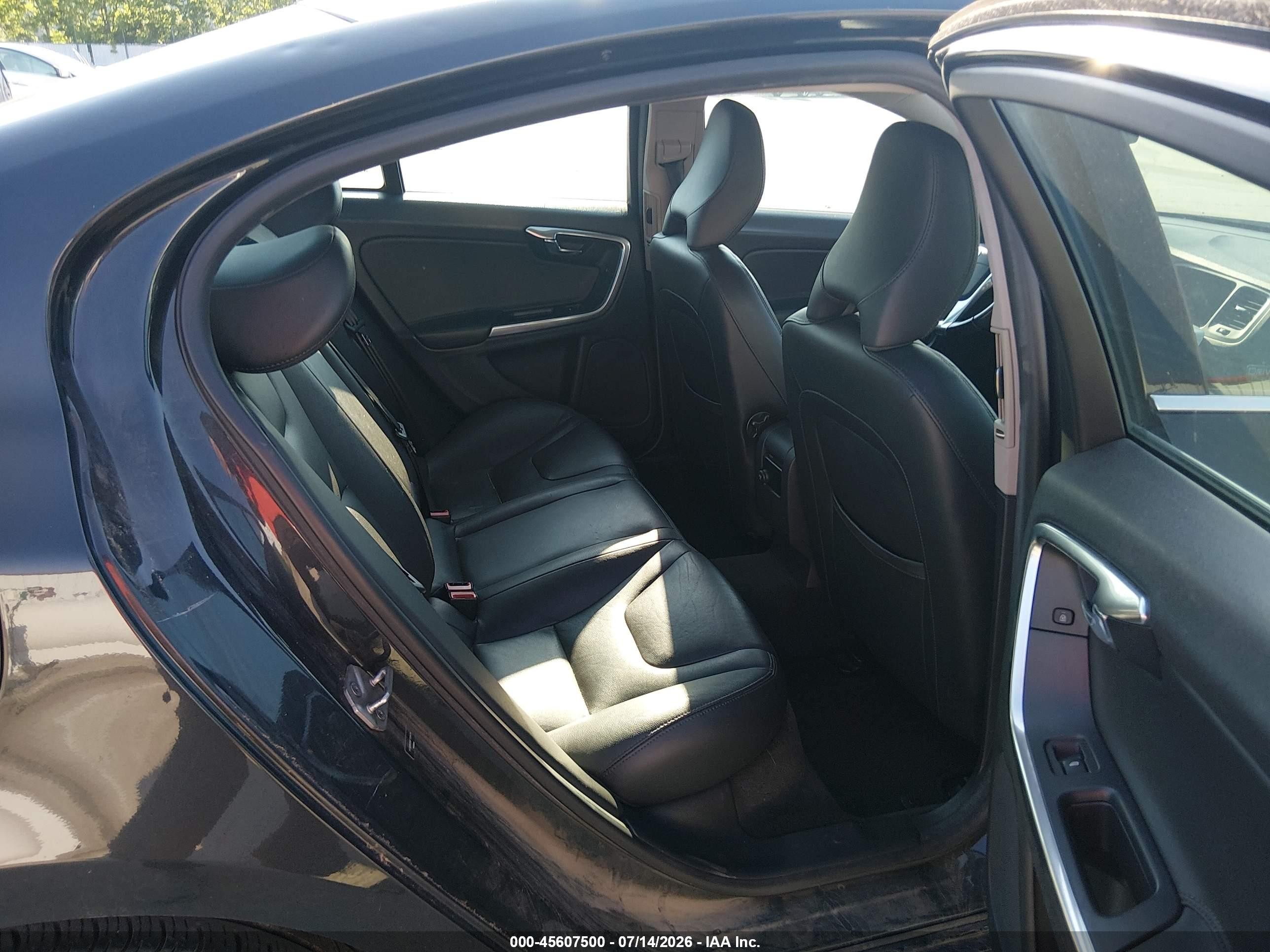 2015 Volvo S60 T5 Premier Beige vin: YV126MFB9F1315478