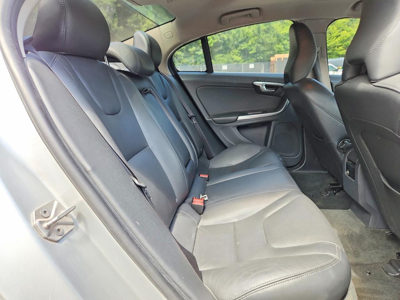 2015 Volvo S60 Premier+ Silver vin: YV126MFCXF1313764