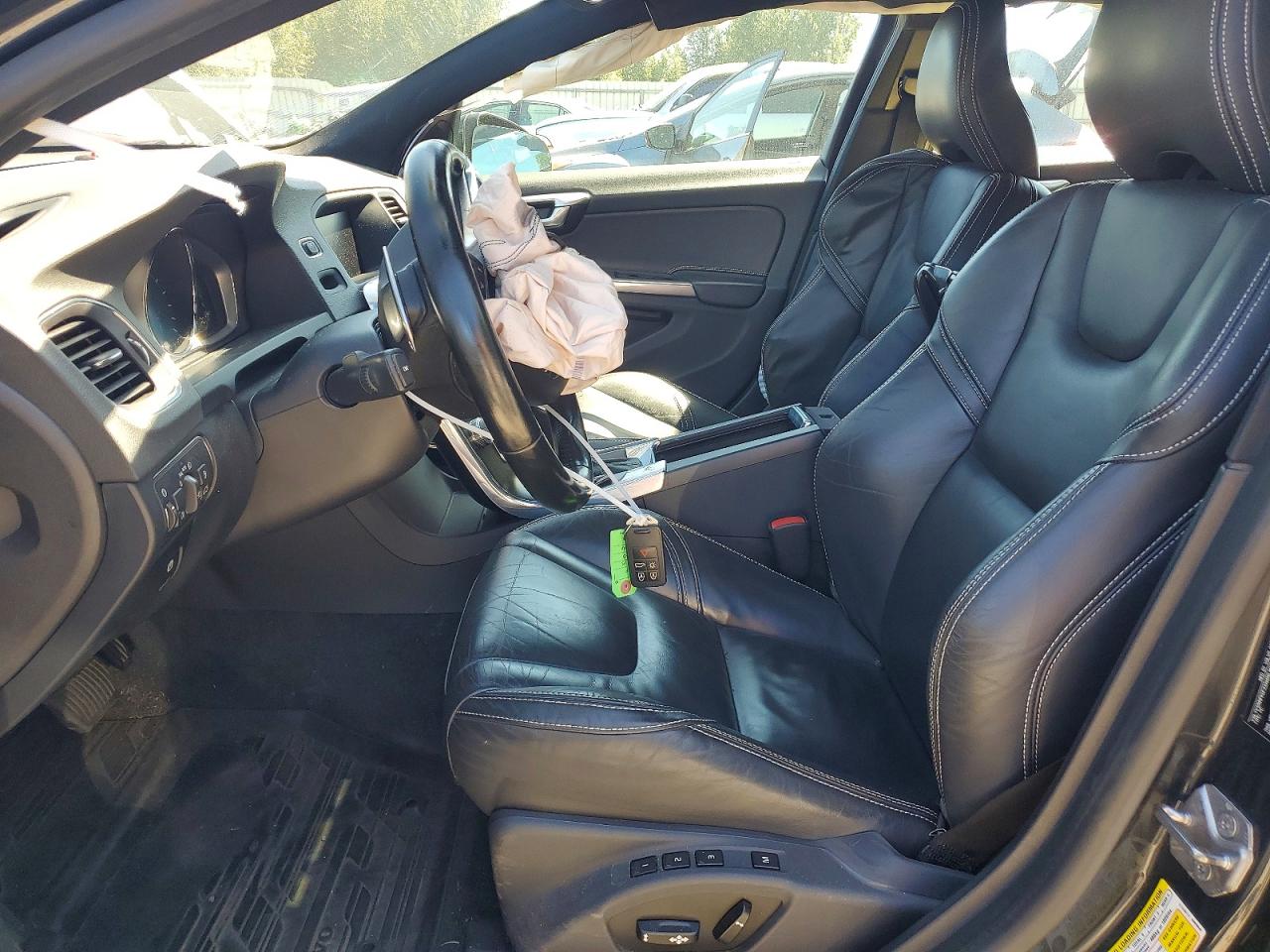 2015 Volvo S60 Premier Black vin: YV126MFK0F2334656