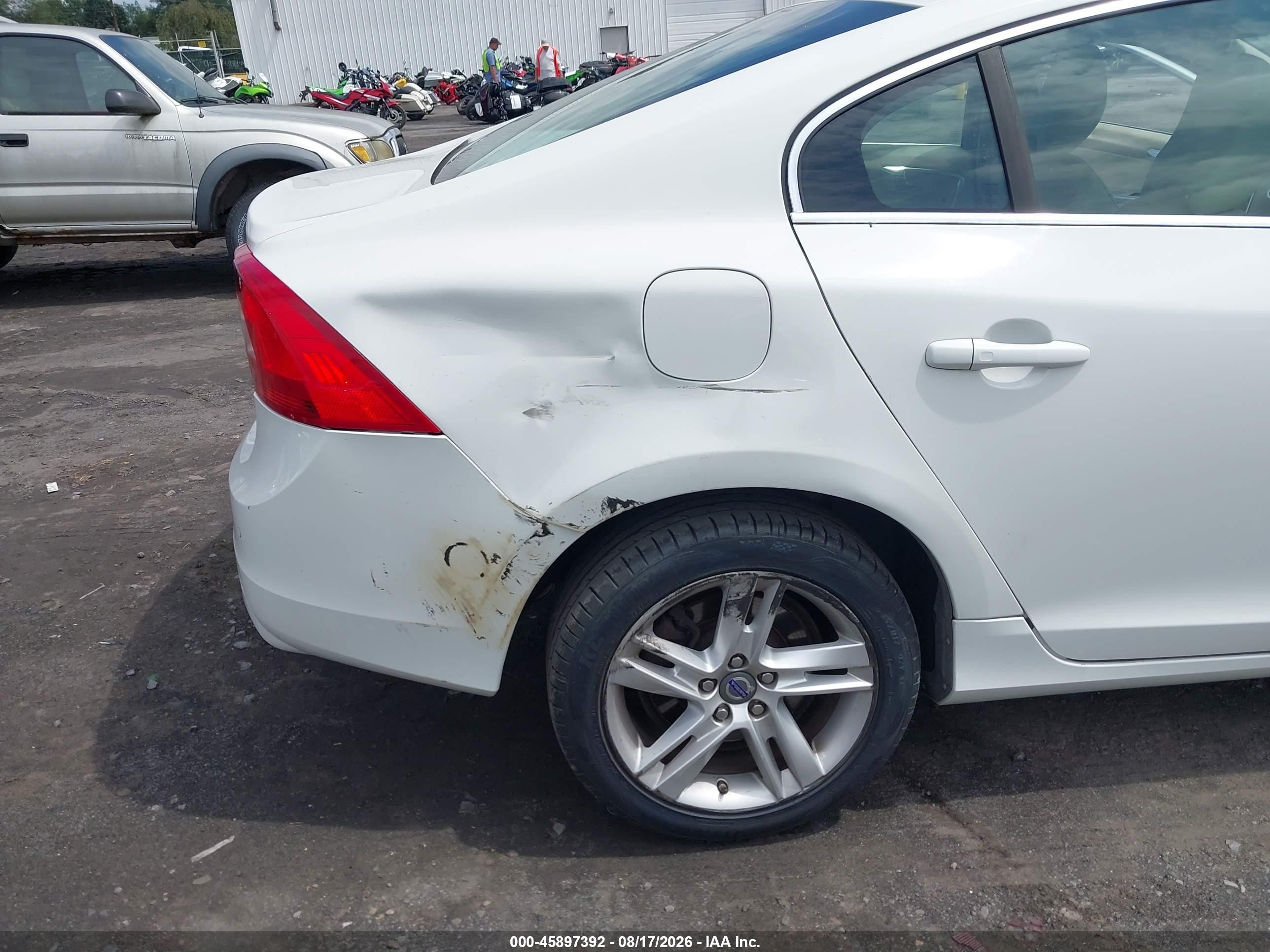 2015 Volvo S60 T5 Premier White vin: YV126MFK2F1343106
