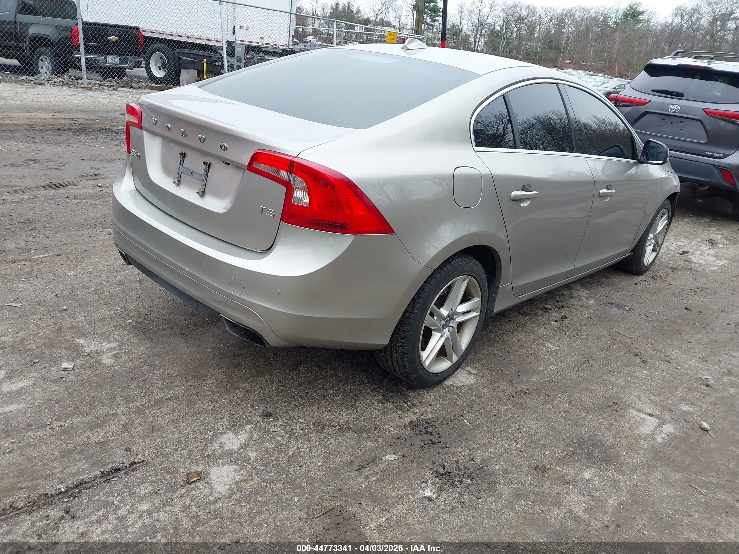 2015 Volvo S60 T5 Premier Gold vin: YV126MFK2F1361153
