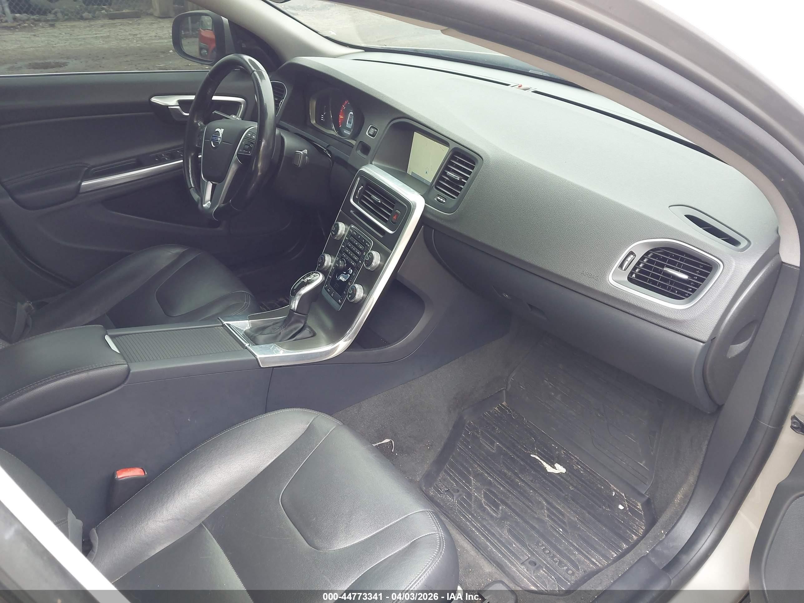 2015 Volvo S60 T5 Premier Gold vin: YV126MFK2F1361153