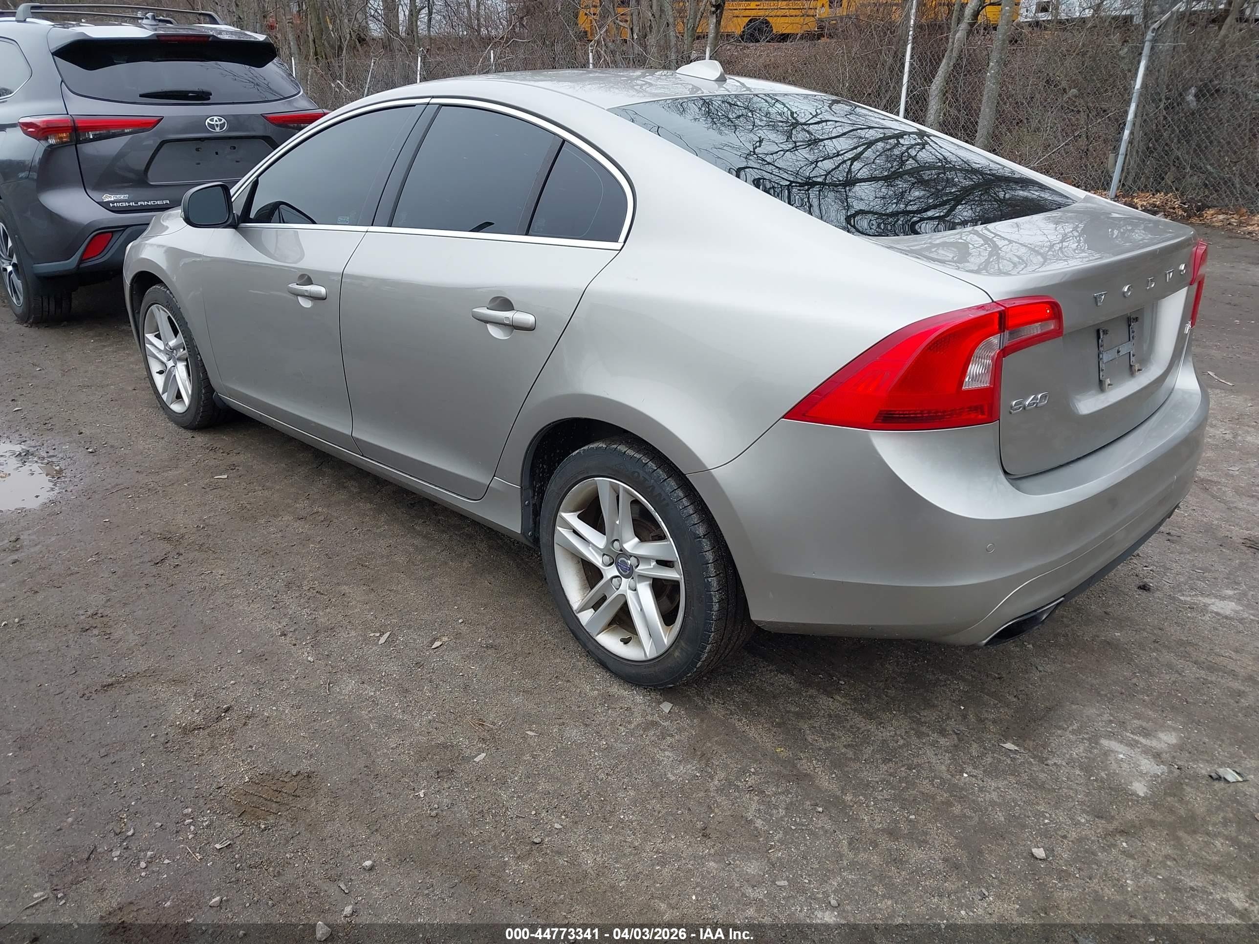 2015 Volvo S60 T5 Premier Gold vin: YV126MFK2F1361153