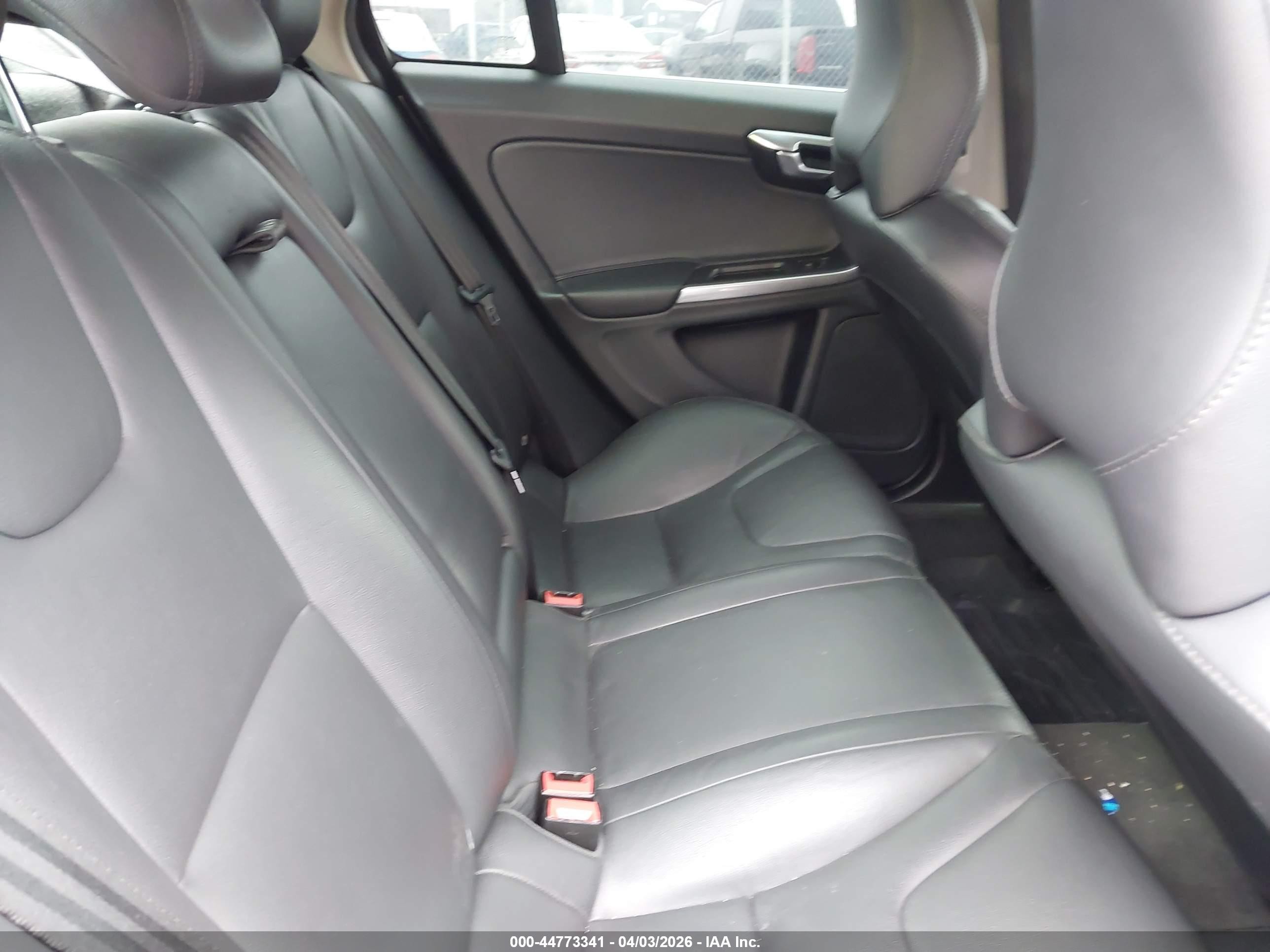 2015 Volvo S60 T5 Premier Gold vin: YV126MFK2F1361153