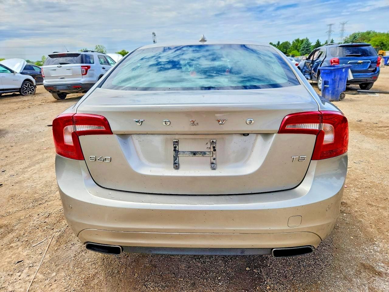 2016 Volvo S60 Premier Silver vin: YV126MFK3G2395906