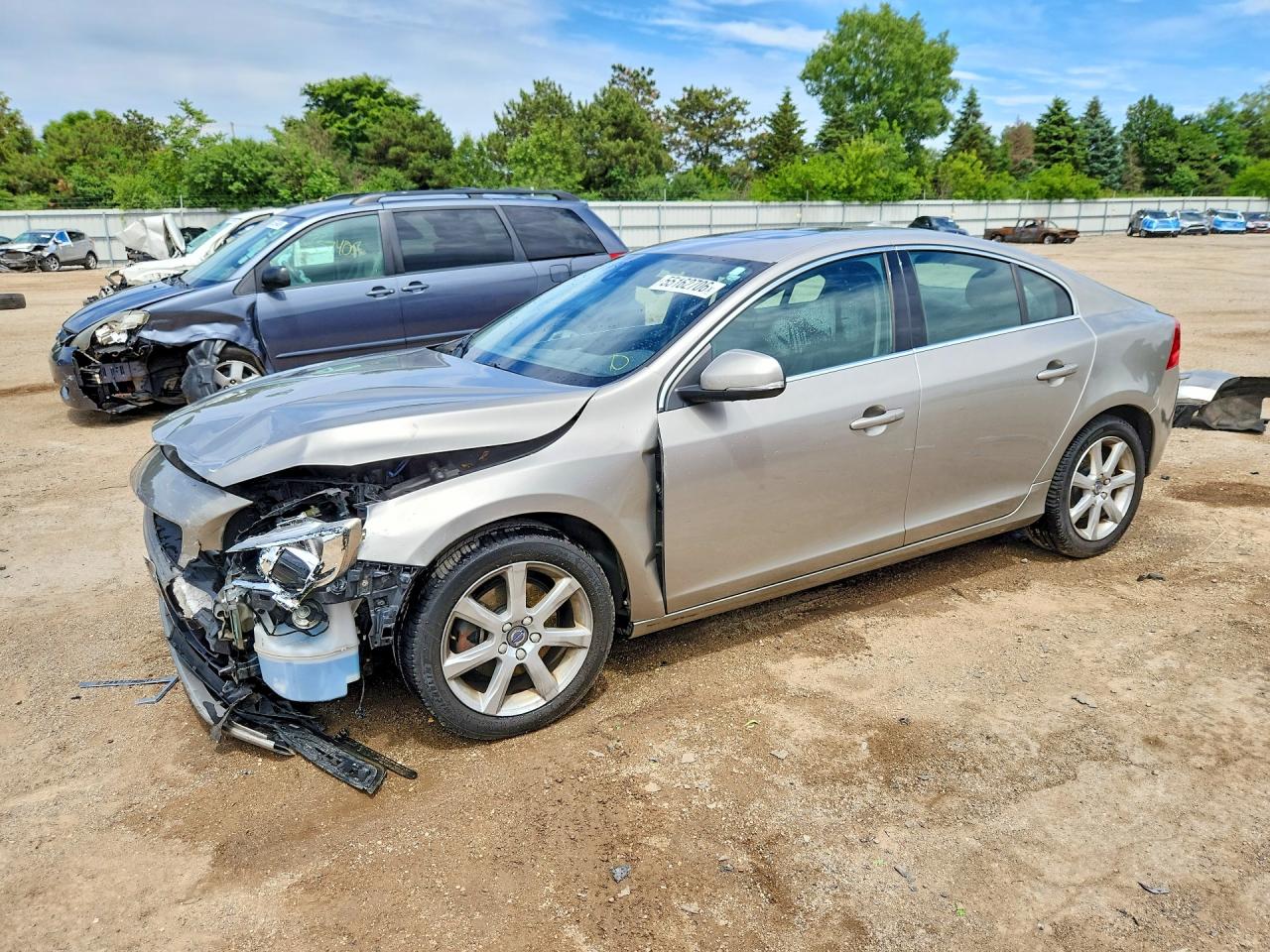 2016 Volvo S60 Premier Silver vin: YV126MFK3G2395906