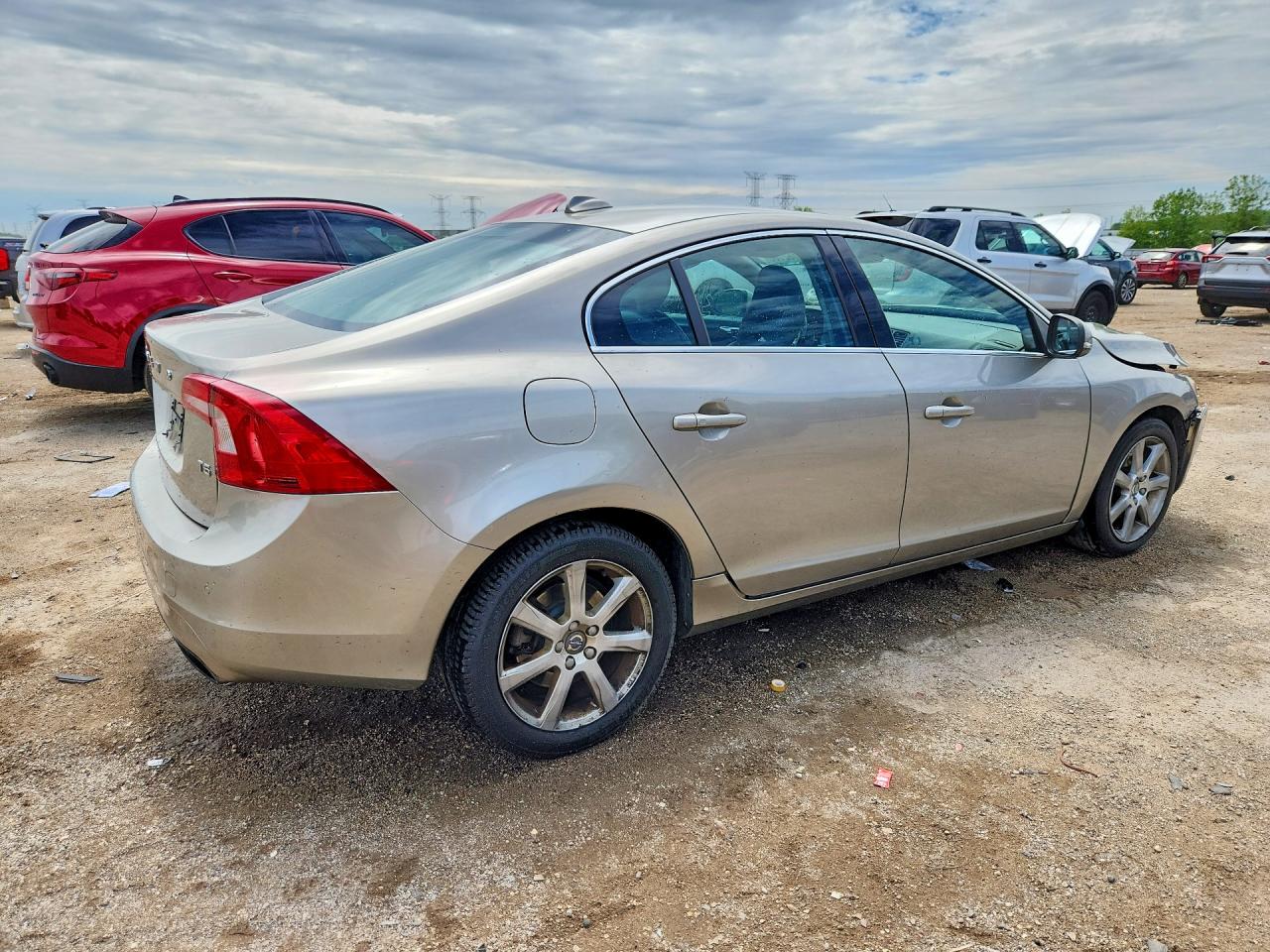 2016 Volvo S60 Premier Silver vin: YV126MFK3G2395906