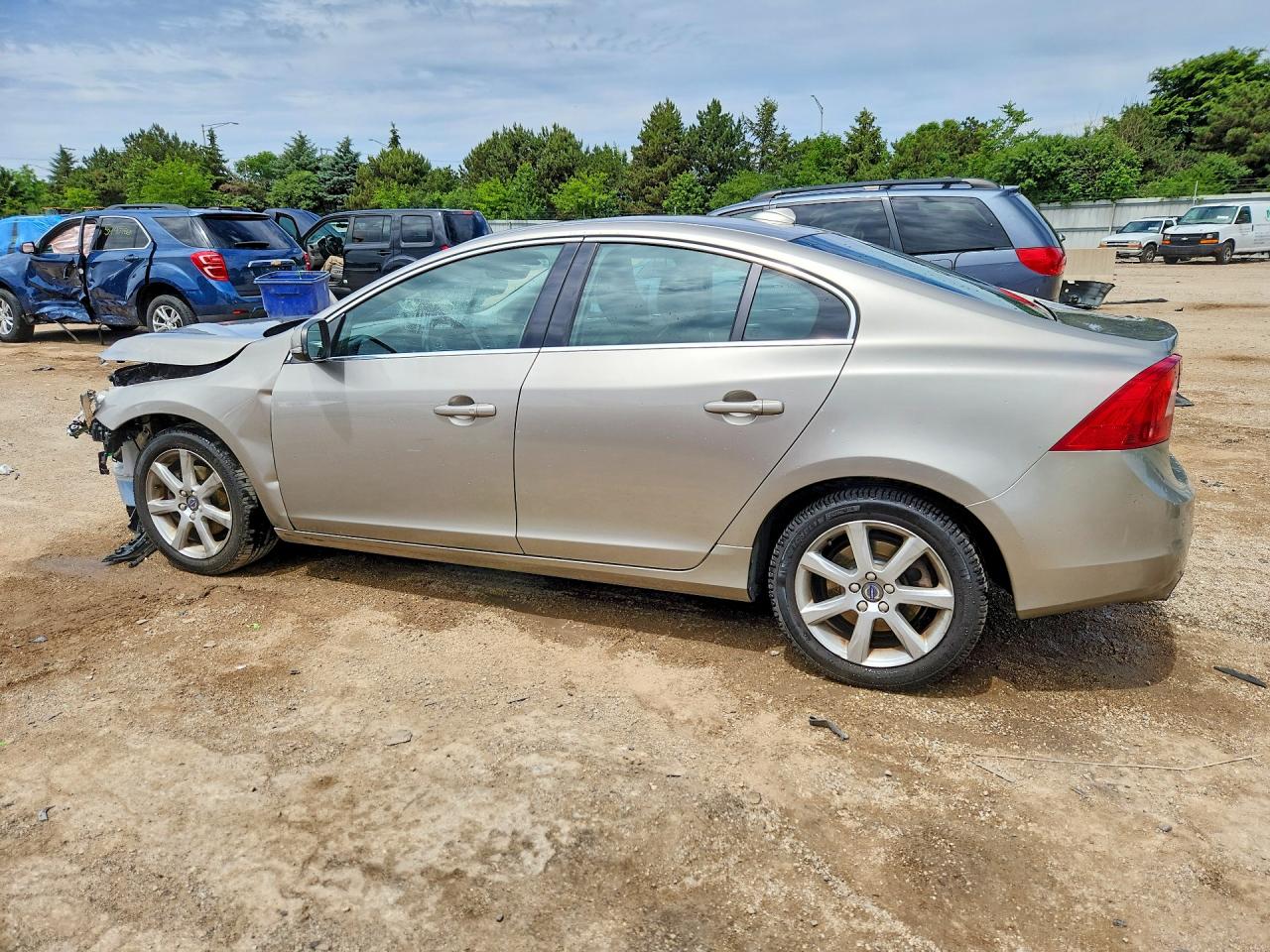 2016 Volvo S60 Premier Silver vin: YV126MFK3G2395906