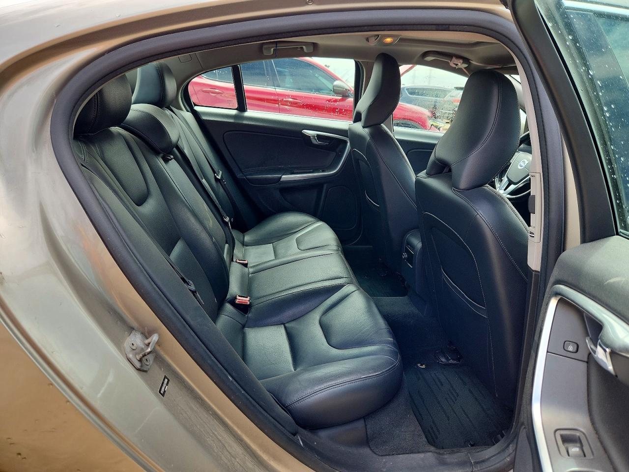 2016 Volvo S60 Premier Silver vin: YV126MFK3G2395906