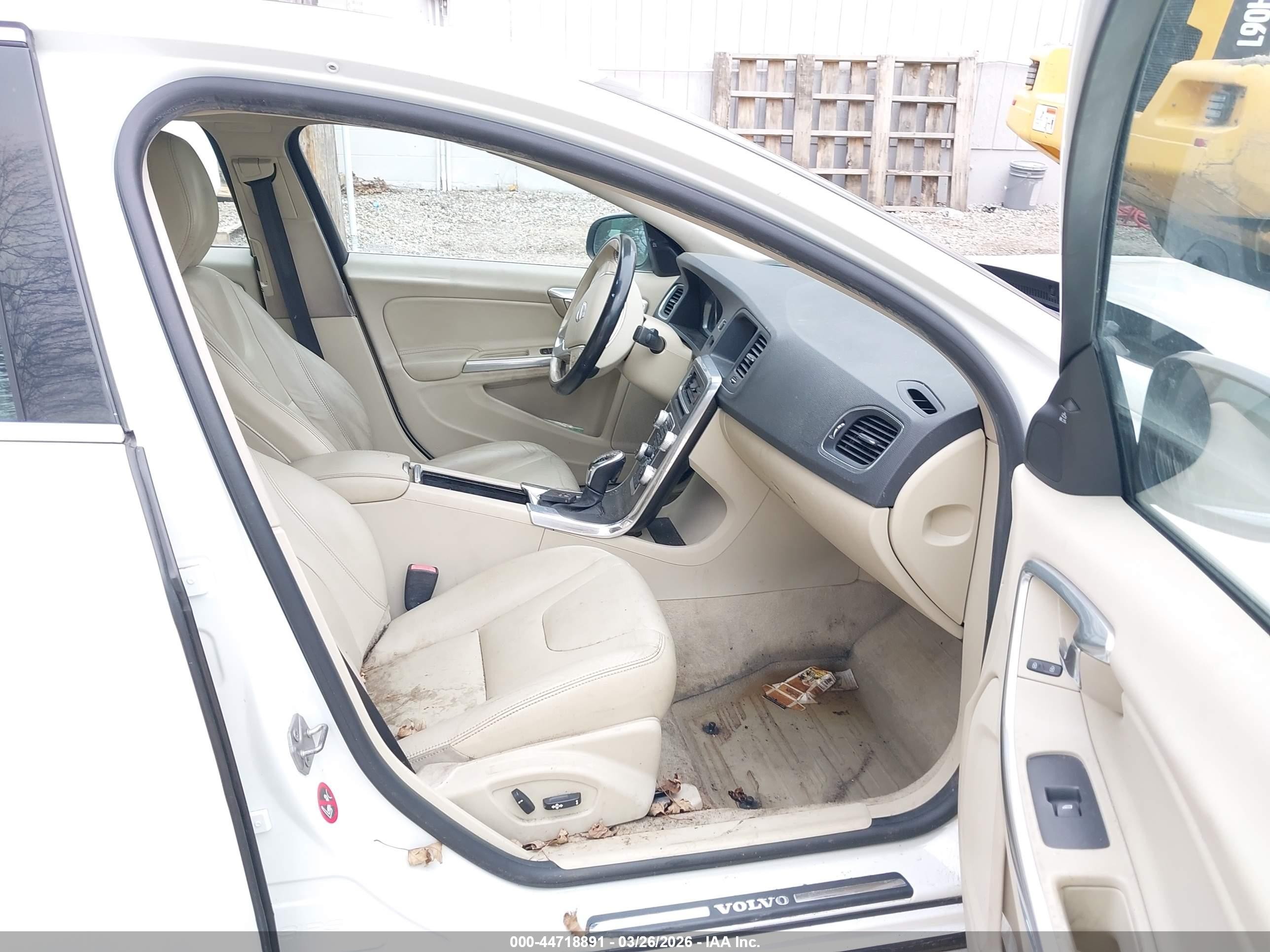 2015 Volvo S60 T5 Premier White vin: YV126MFK6F1361107