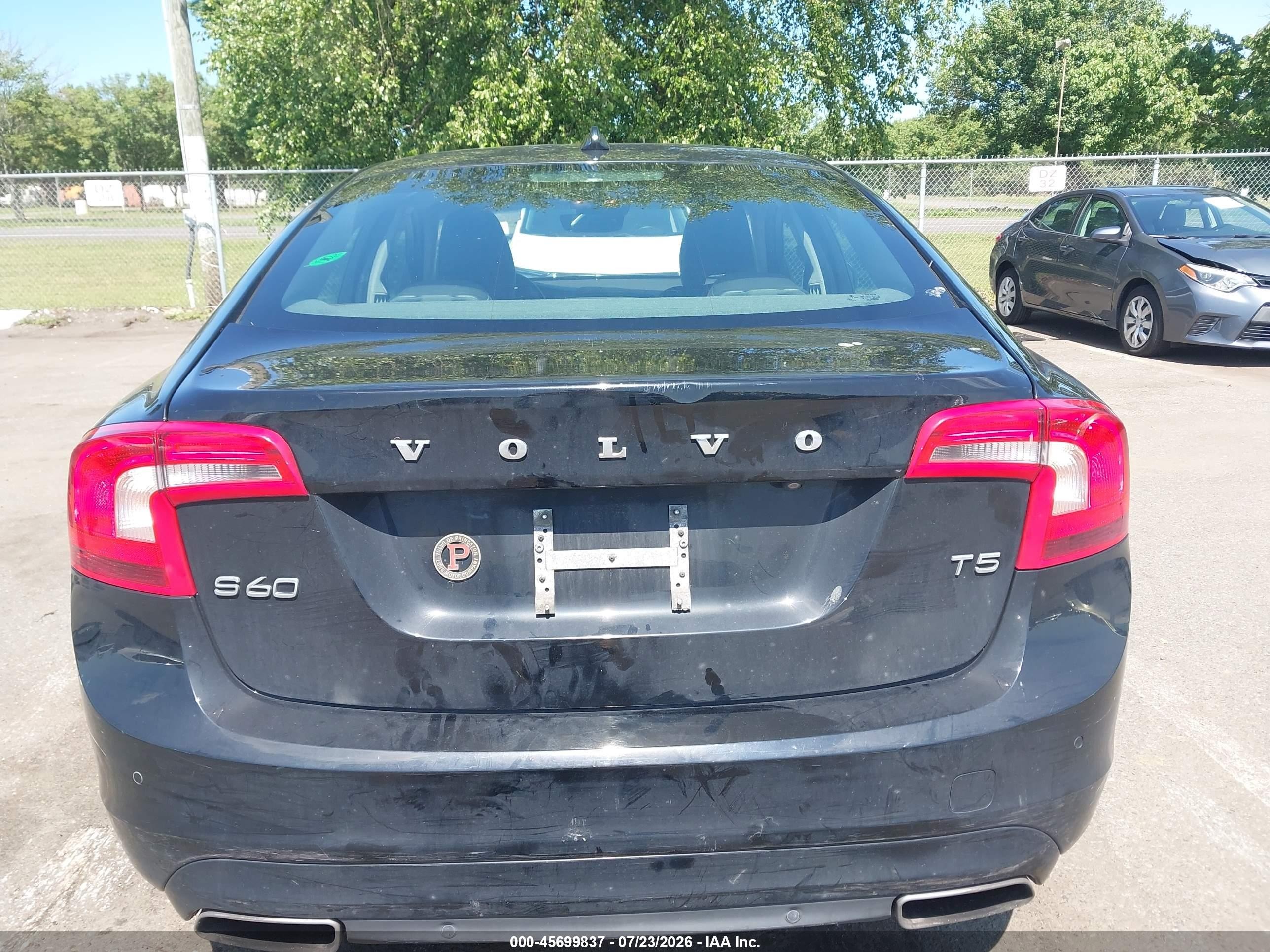 2015 Volvo S60 T5 Premier Black vin: YV126MFK8F1336130