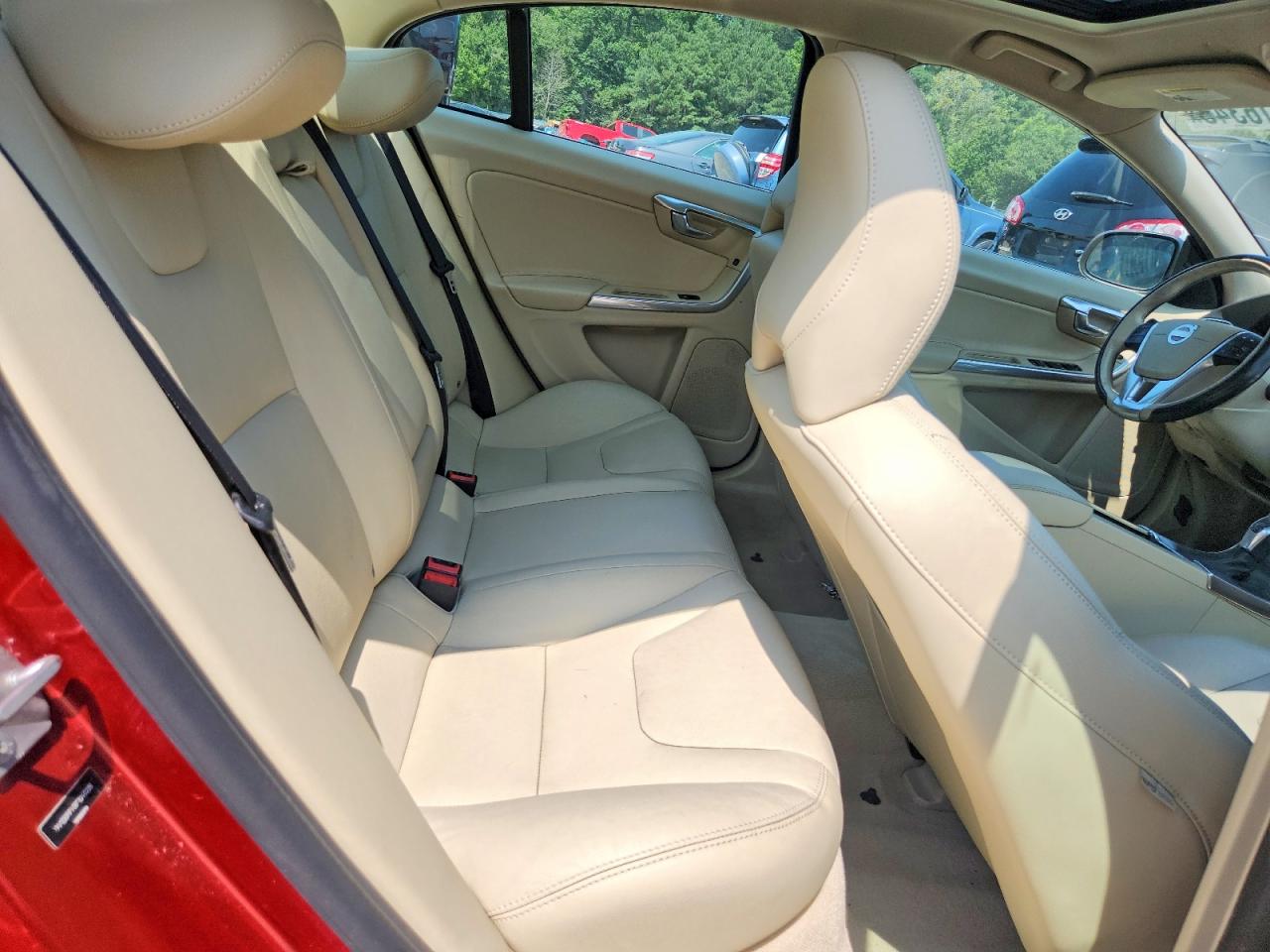 2015 Volvo S60 Premier Red vin: YV126MFK8F1340226