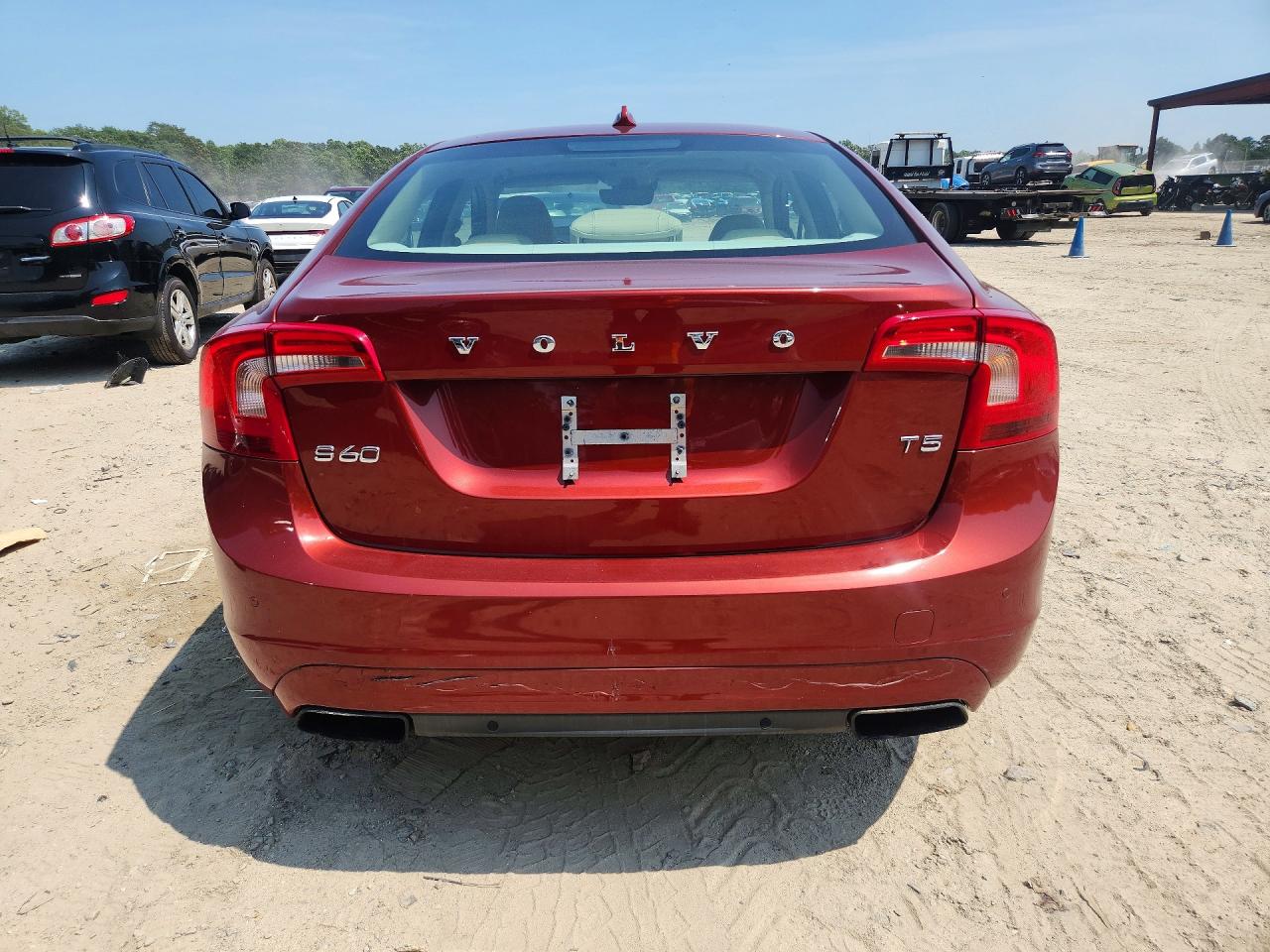 2015 Volvo S60 Premier Red vin: YV126MFK8F1340226