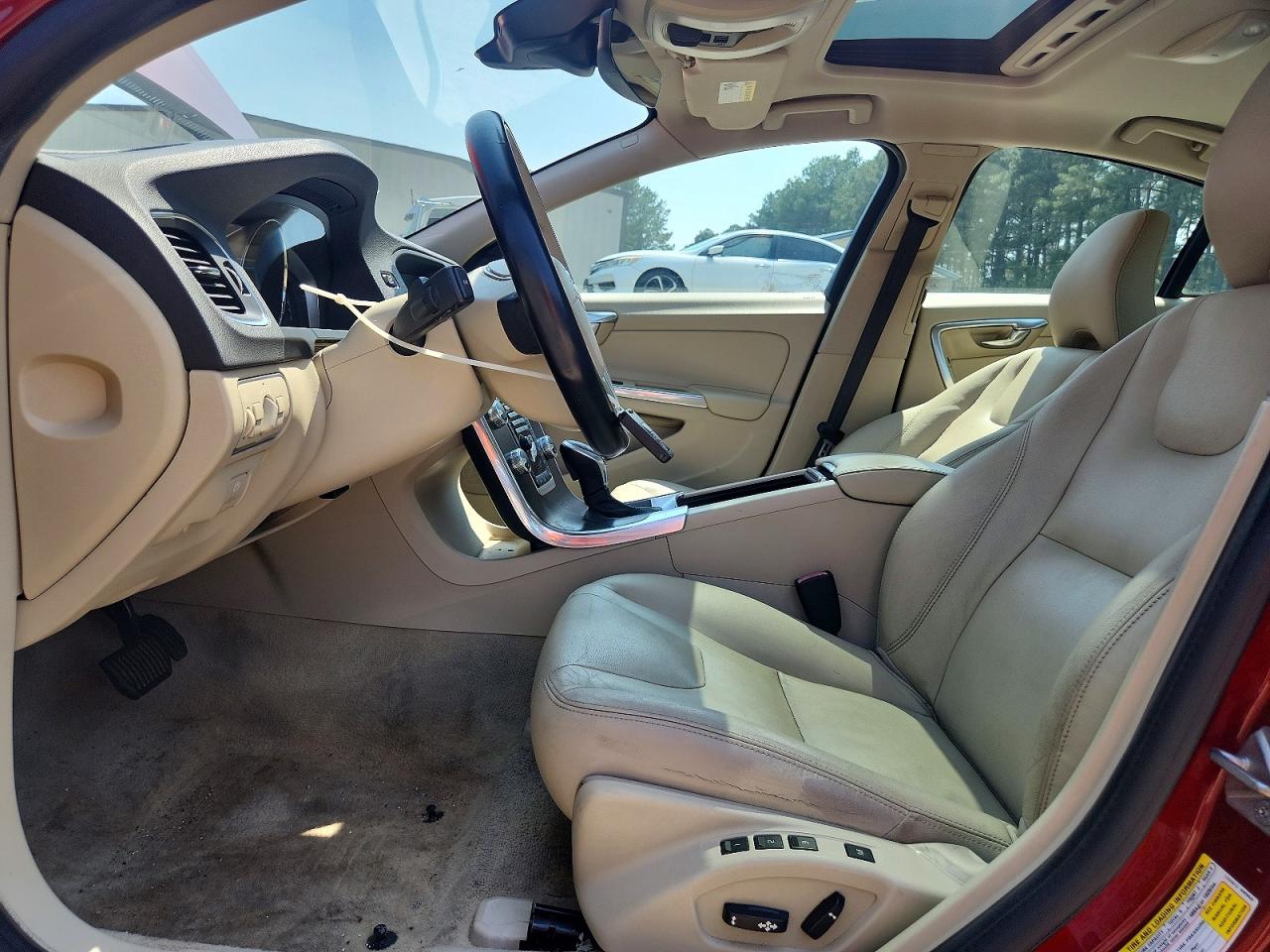 2015 Volvo S60 Premier Red vin: YV126MFK8F1340226