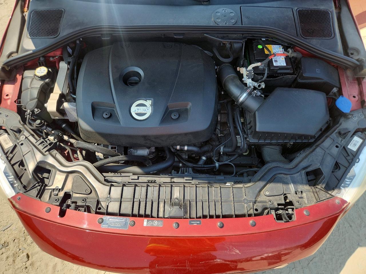 2015 Volvo S60 Premier Red vin: YV126MFK8F1340226