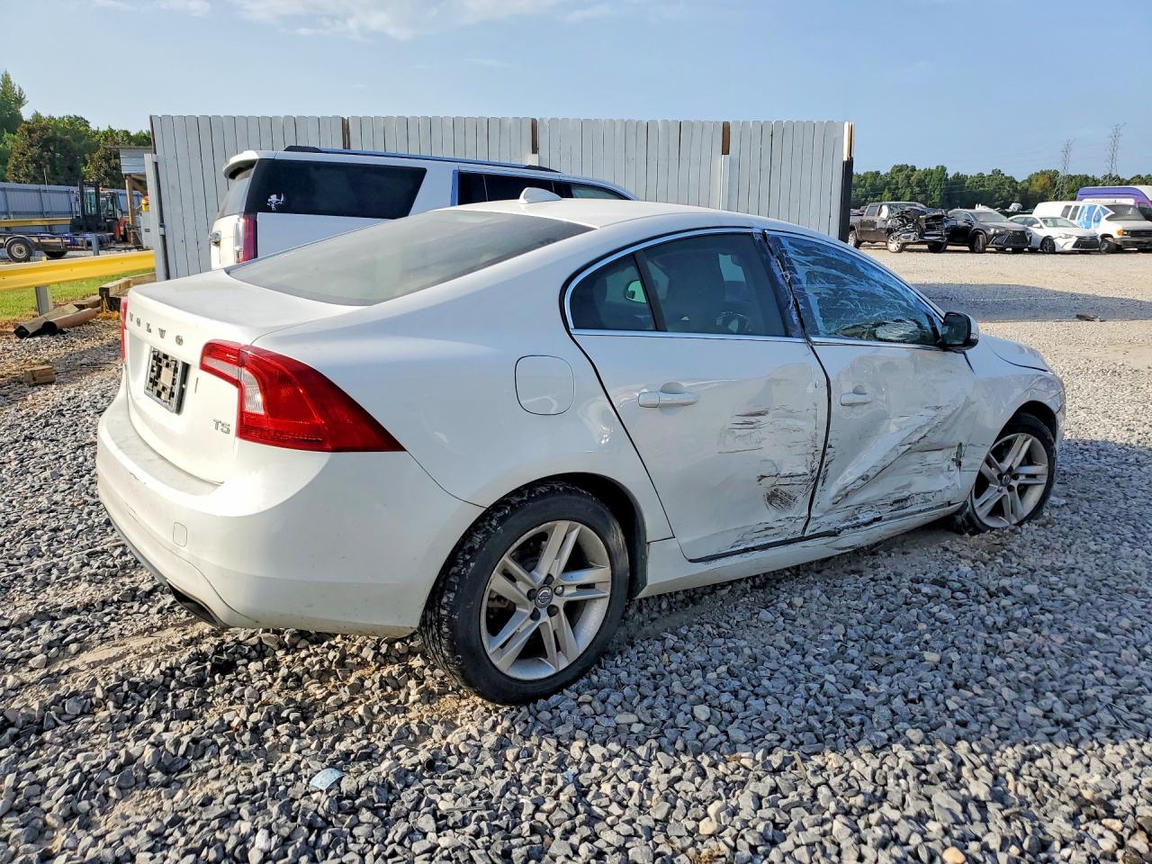 2015 Volvo S60 Premier White vin: YV126MFK9F2356154