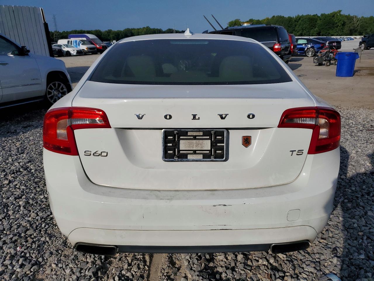 2015 Volvo S60 Premier White vin: YV126MFK9F2356154