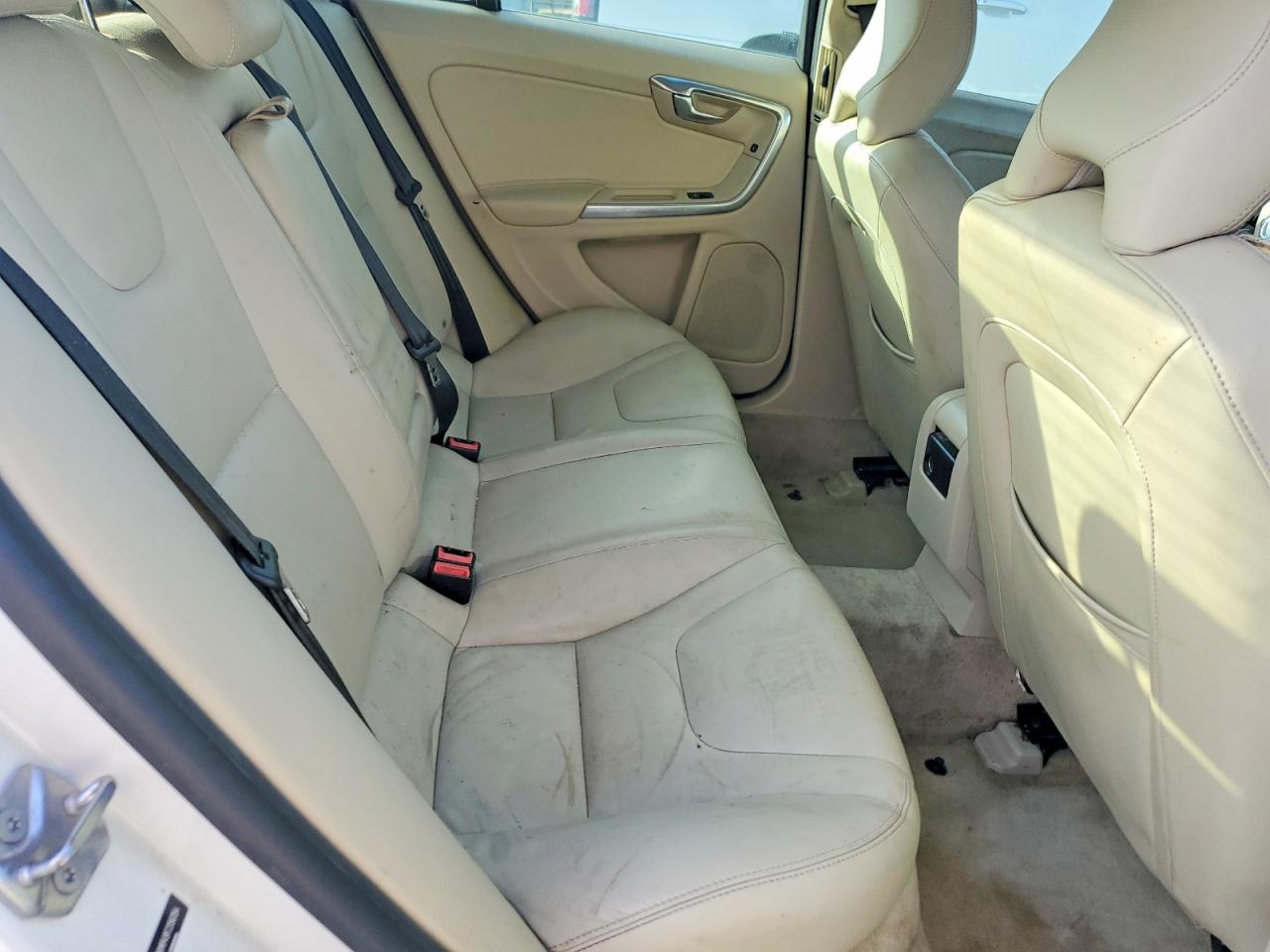 2015 Volvo S60 Premier White vin: YV126MFK9F2356154