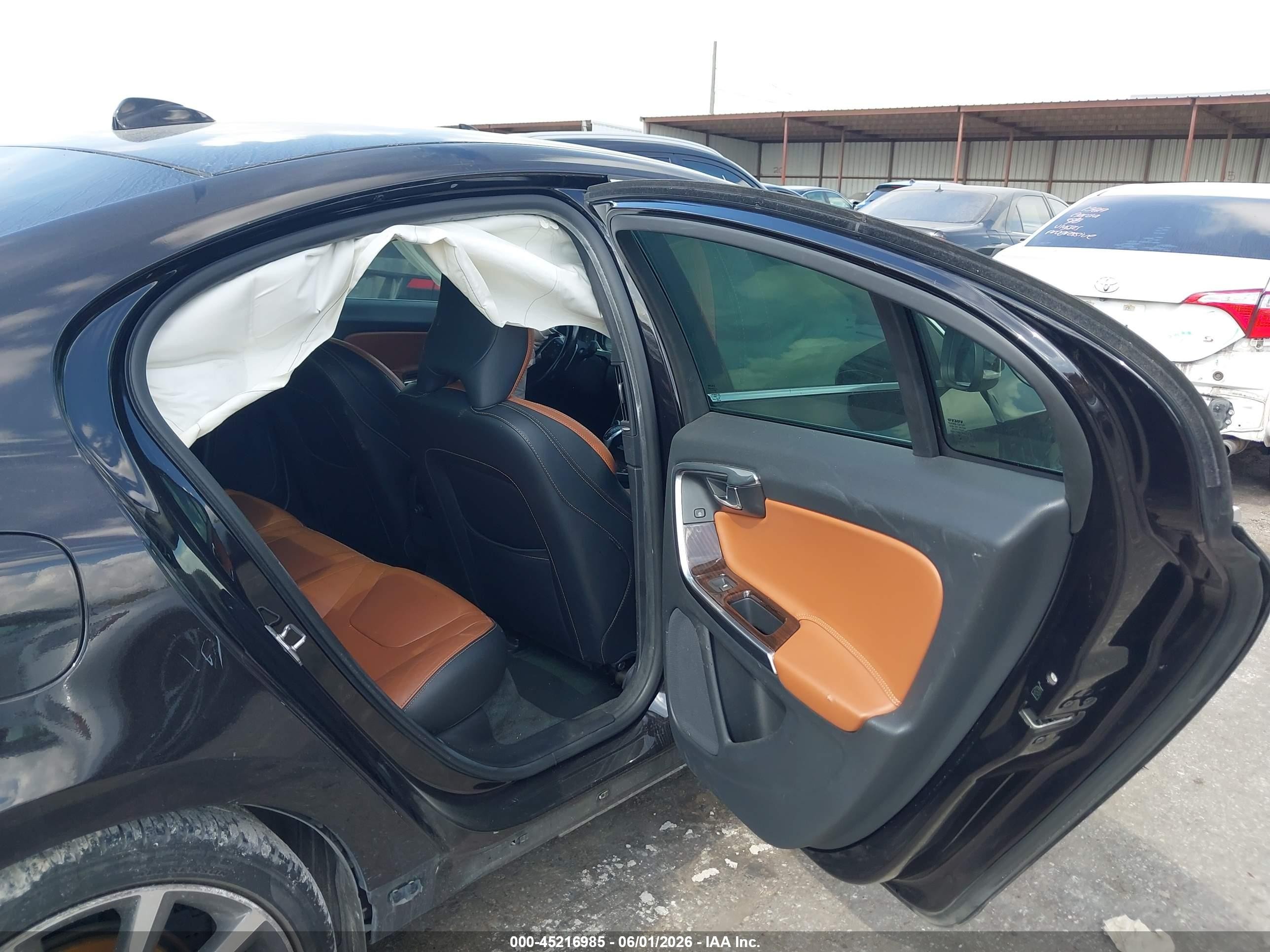 2015 Volvo S60 T5 Premier Черный vin: YV126MFKXF2367437