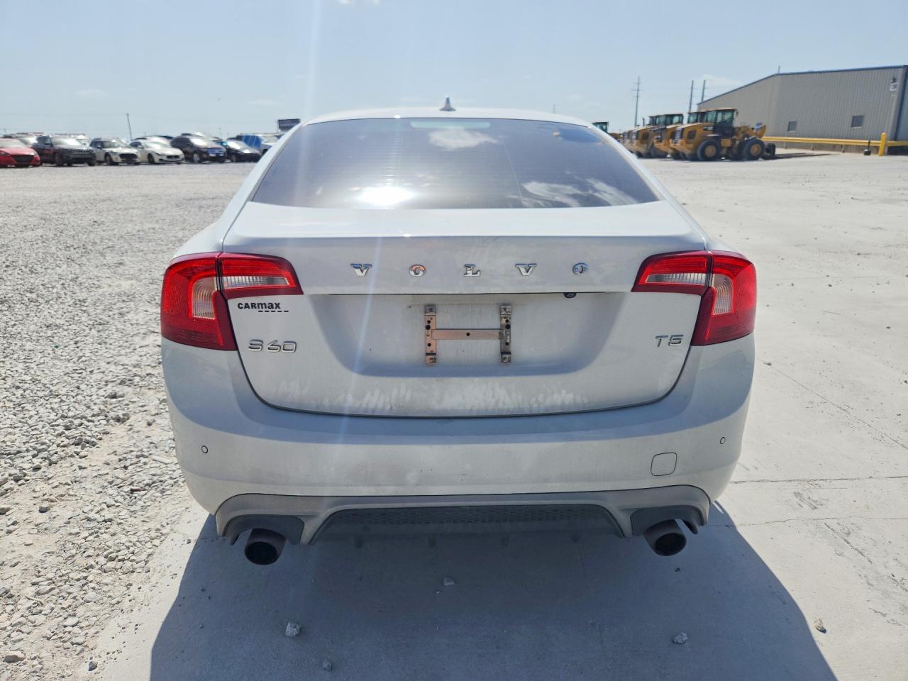 2018 Volvo S60 Dynamic White vin: YV126MFL6J2455869