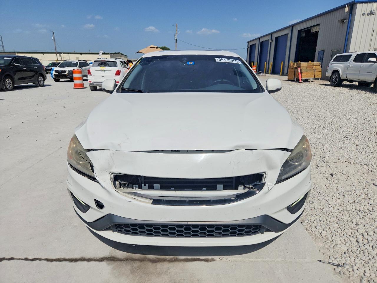 2018 Volvo S60 Dynamic White vin: YV126MFL6J2455869