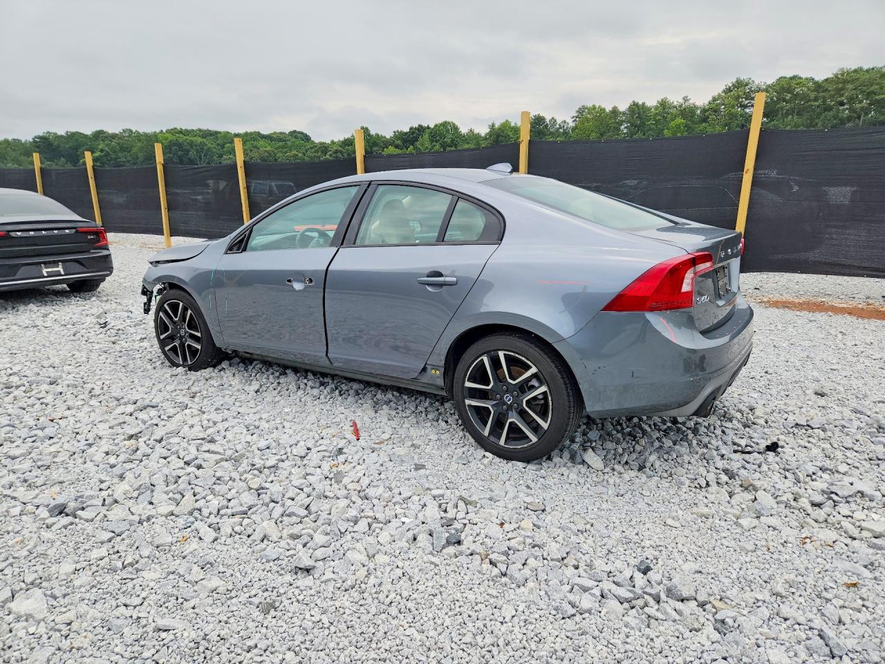 2017 Volvo S60 Серебряный vin: YV126MFLXH2423405