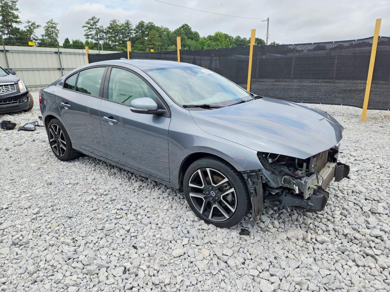 2017 Volvo S60 Серебряный vin: YV126MFLXH2423405