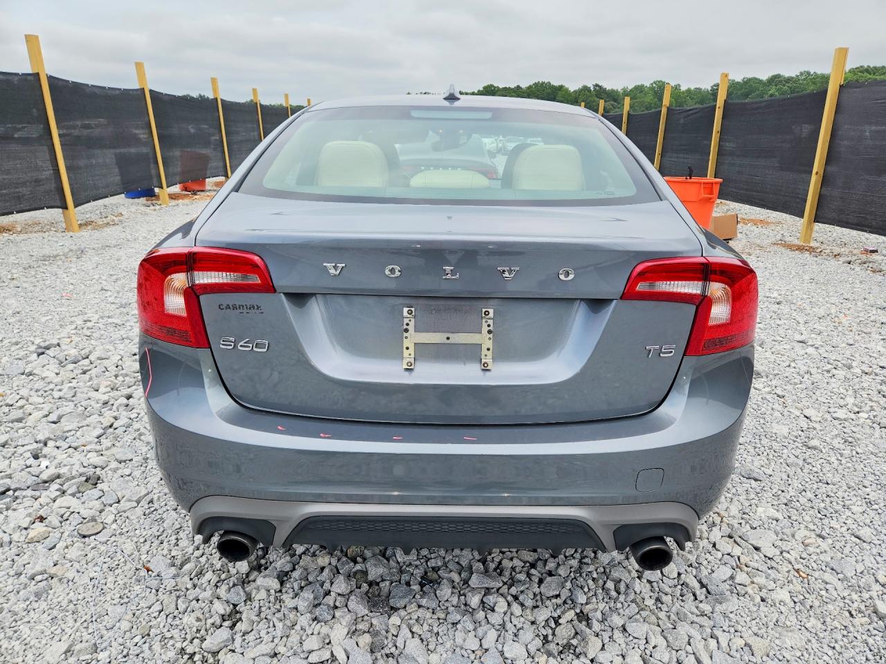 2017 Volvo S60 Серебряный vin: YV126MFLXH2423405
