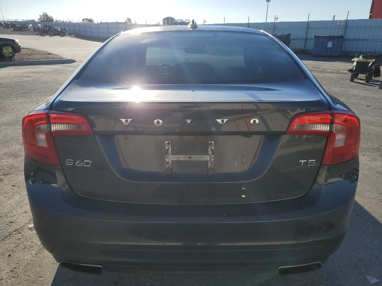 2015 Volvo S60 Platinum Charcoal vin: YV126MFM1F1335306