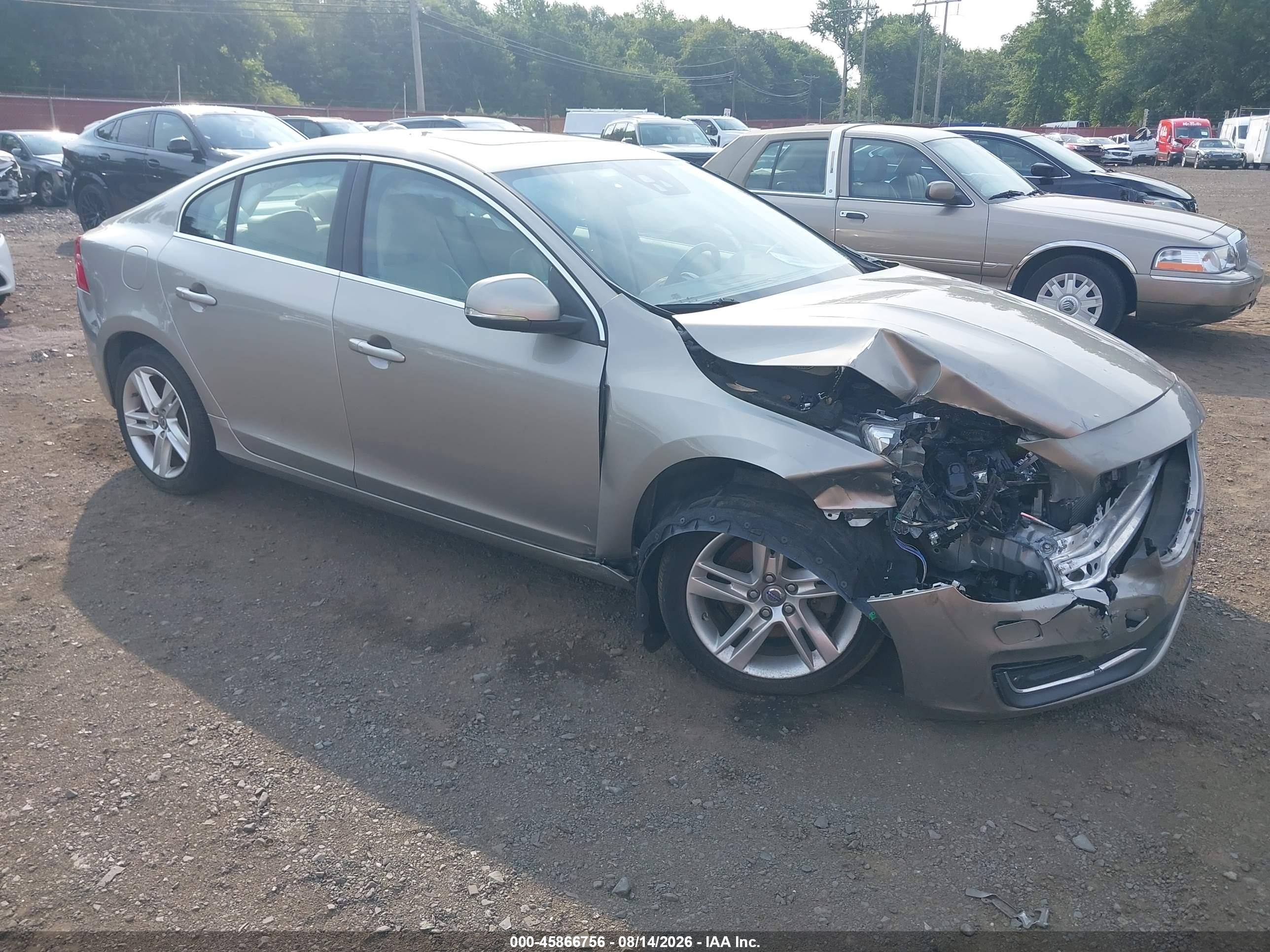 2015 Volvo S60 T5 Platinum Золотой vin: YV126MFM6F1336077